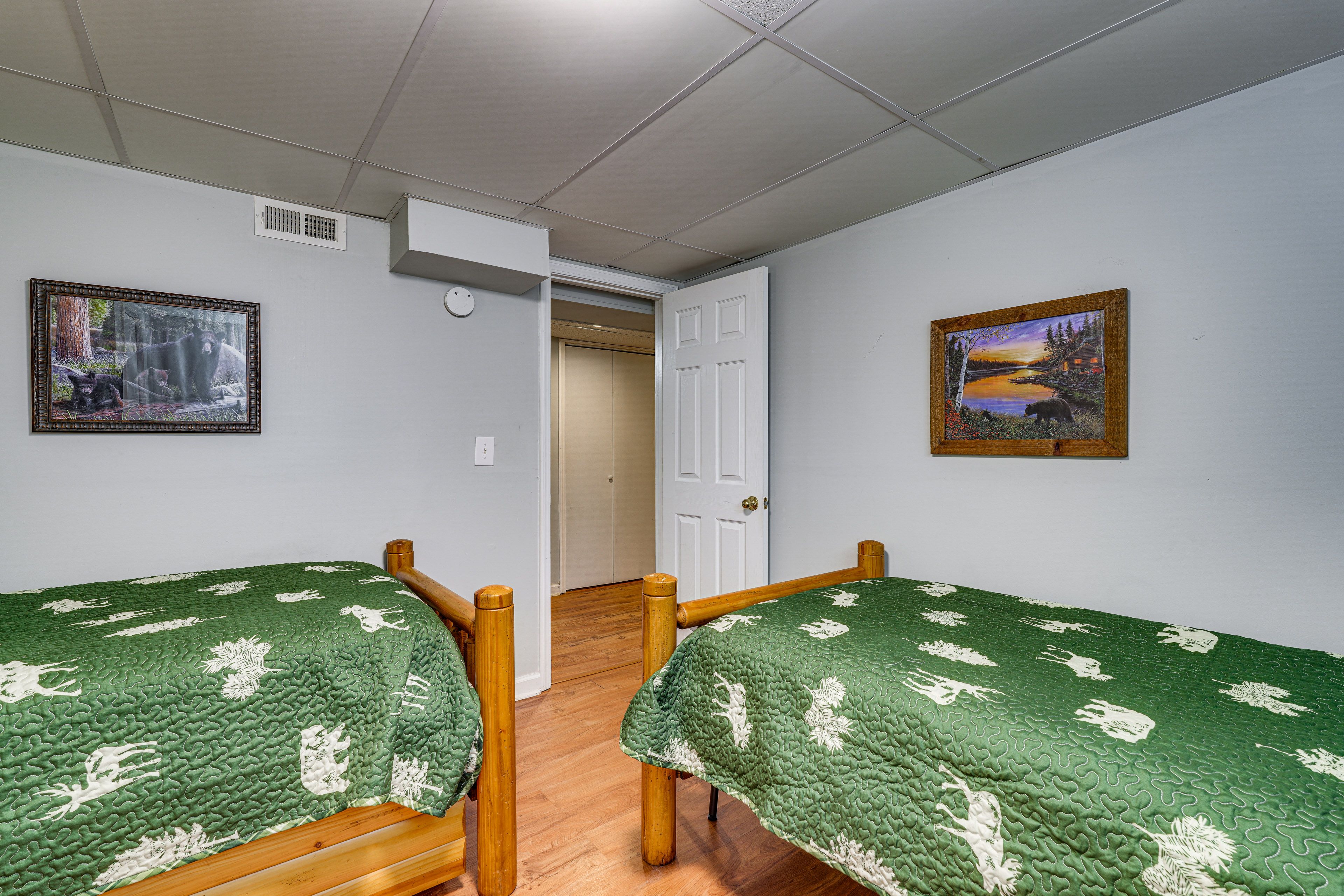Bedroom 4 | Clothing Storage & Luggage Rack
