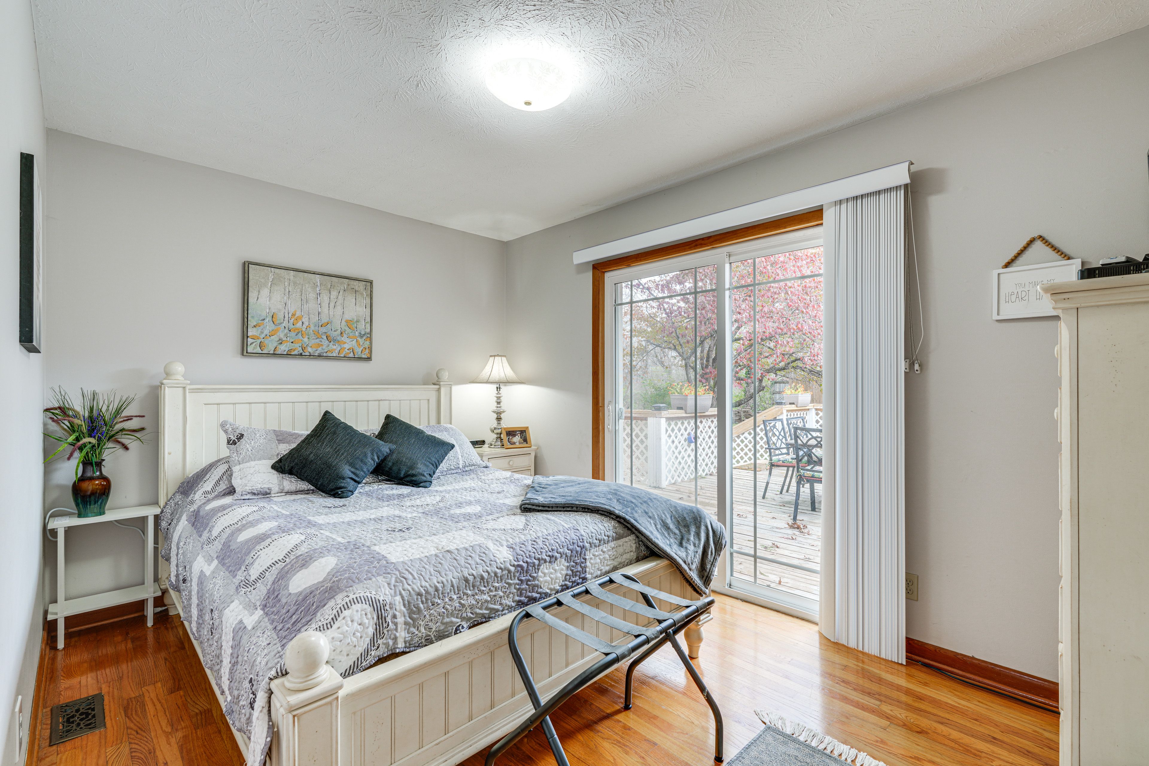 Bedroom 2 | Main Level | Queen Bed | Linens Provided