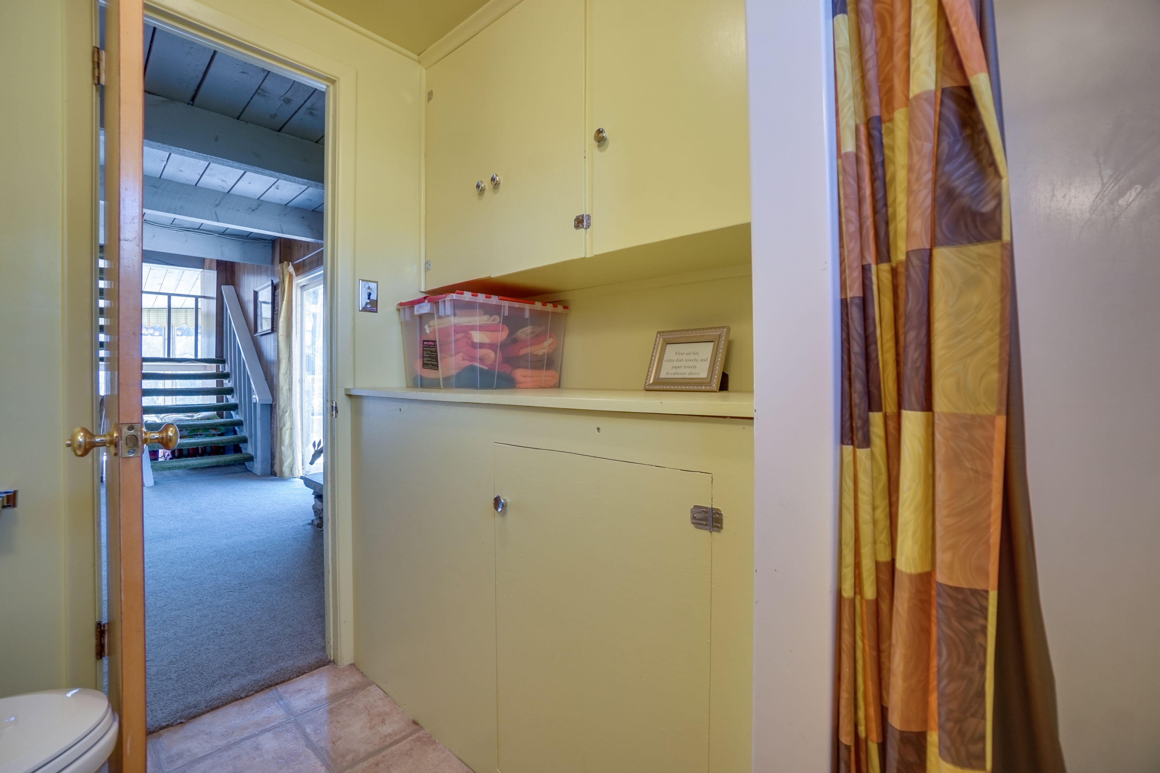 Full Bathroom | Towels Provided