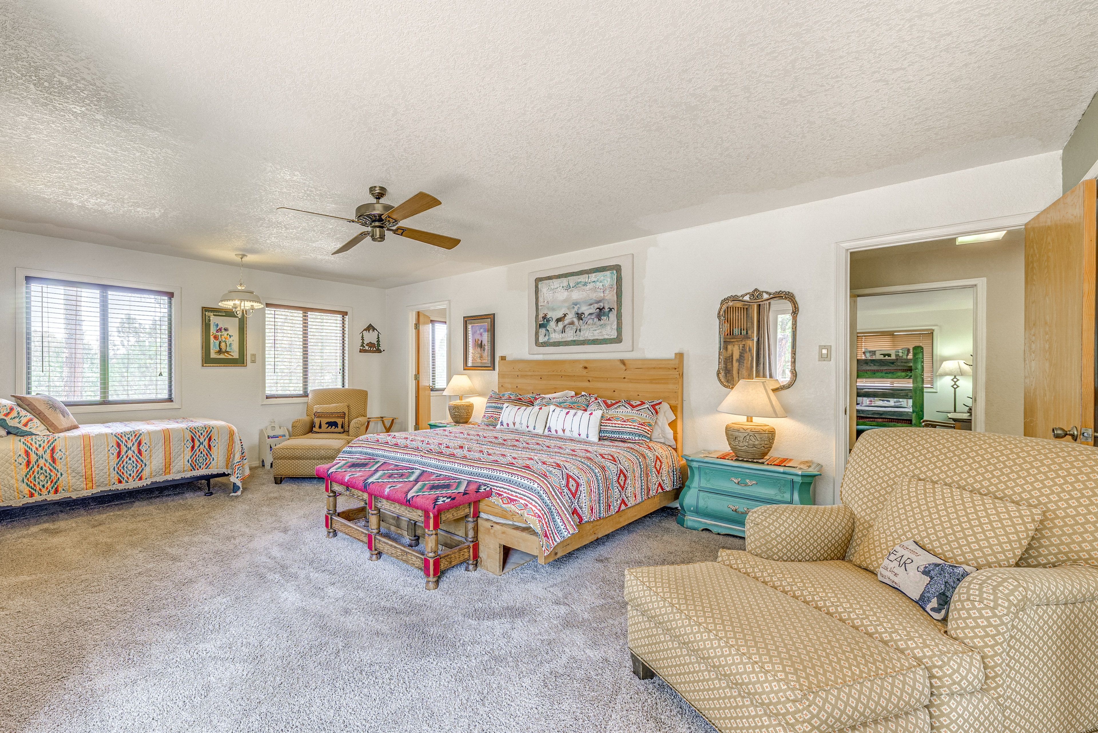 Bedroom 1 | King Bed | Twin Bed