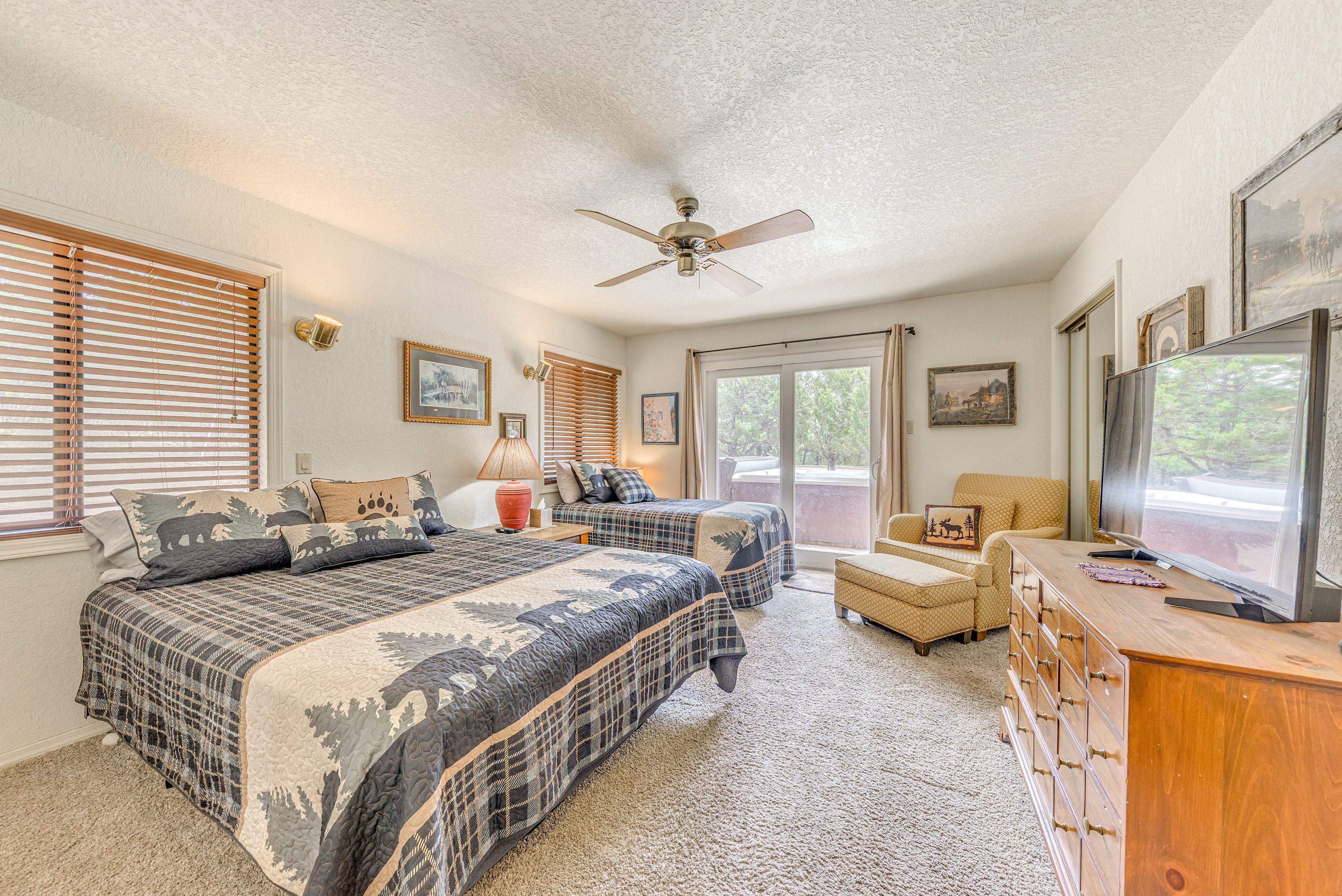 Bedroom 2 | Queen Bed | Twin Bed | Smart TV