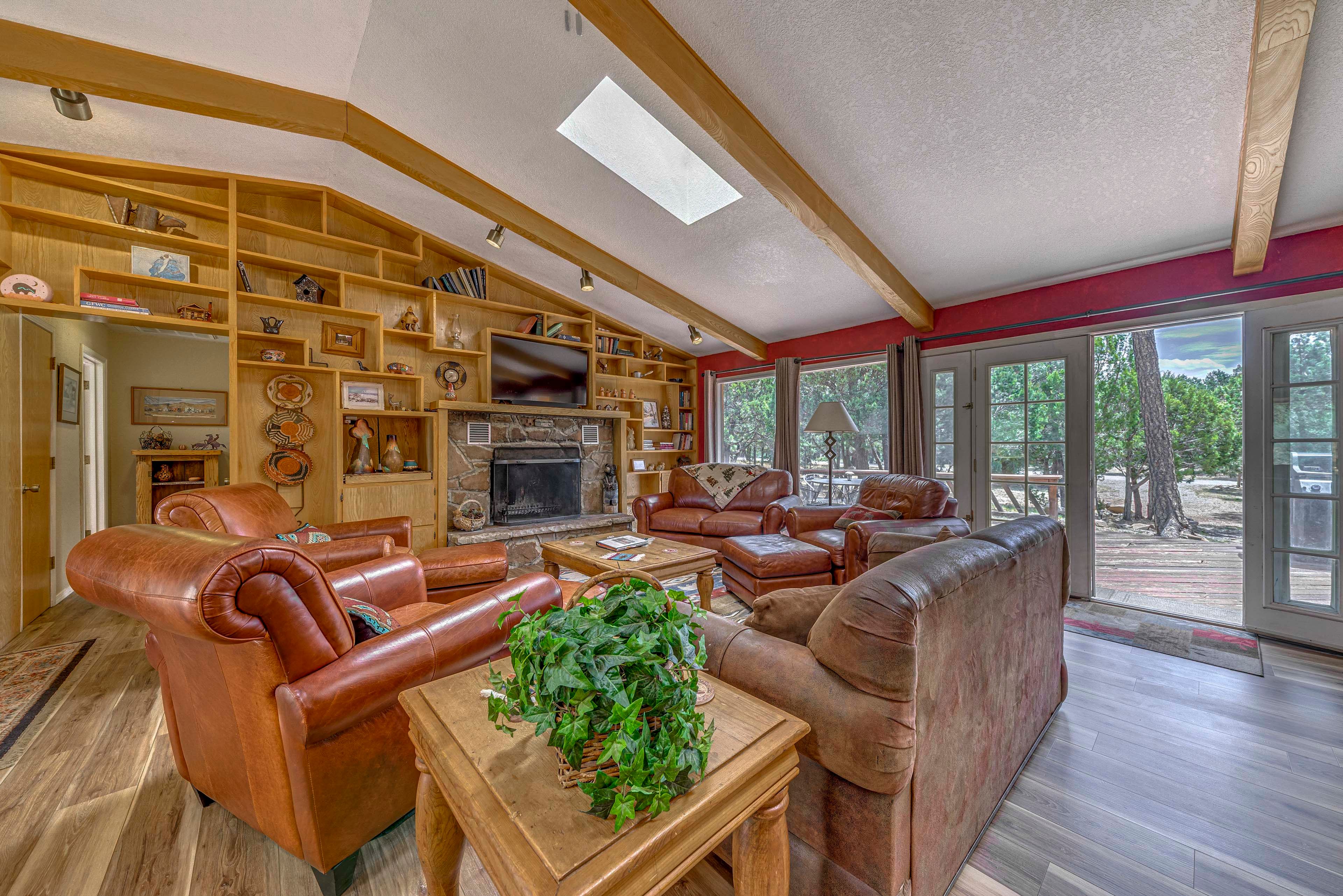 Living Room | Pet Friendly w/ Fee | Fireplace | Smart TV