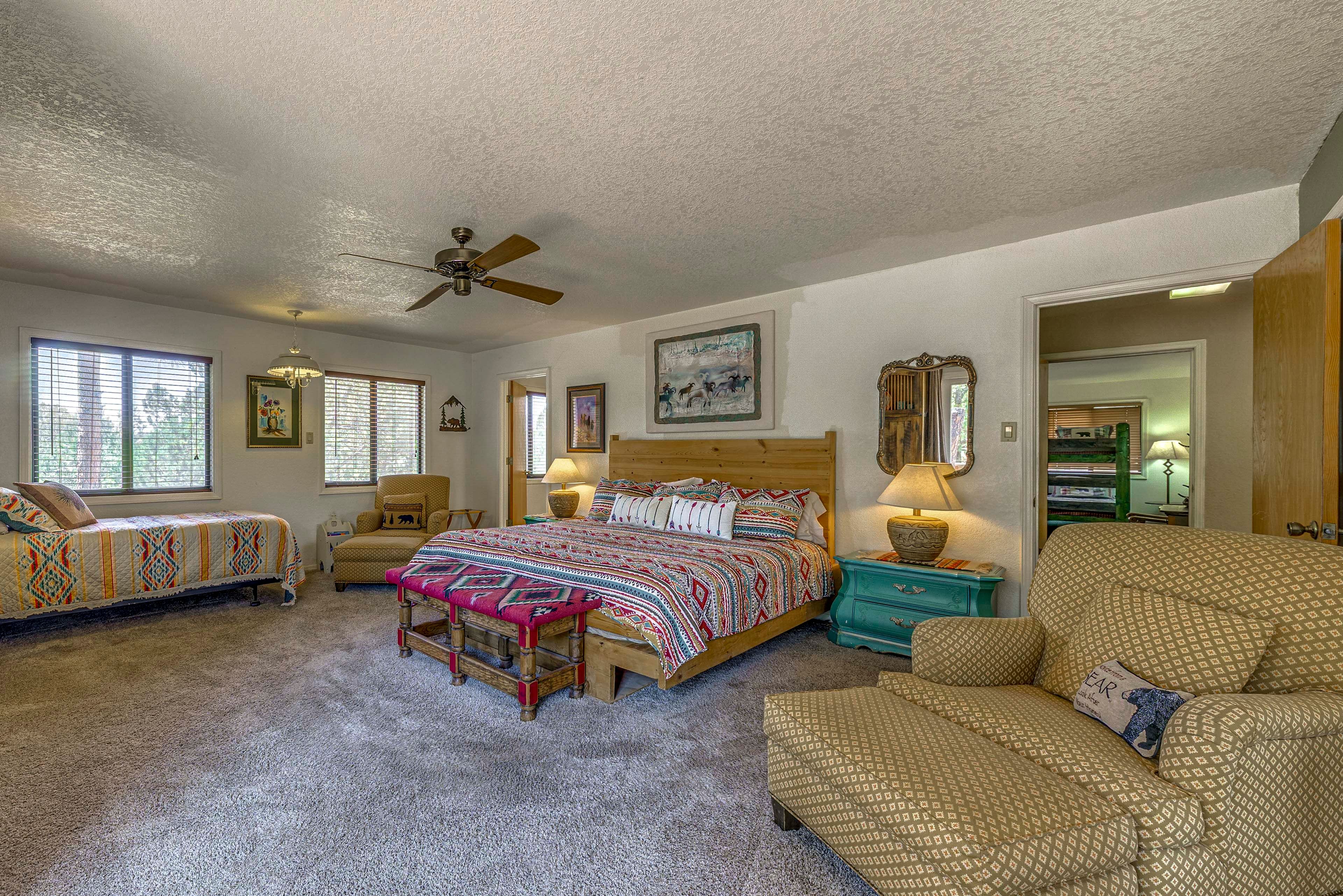 Bedroom 1 | King Bed | Twin Bed