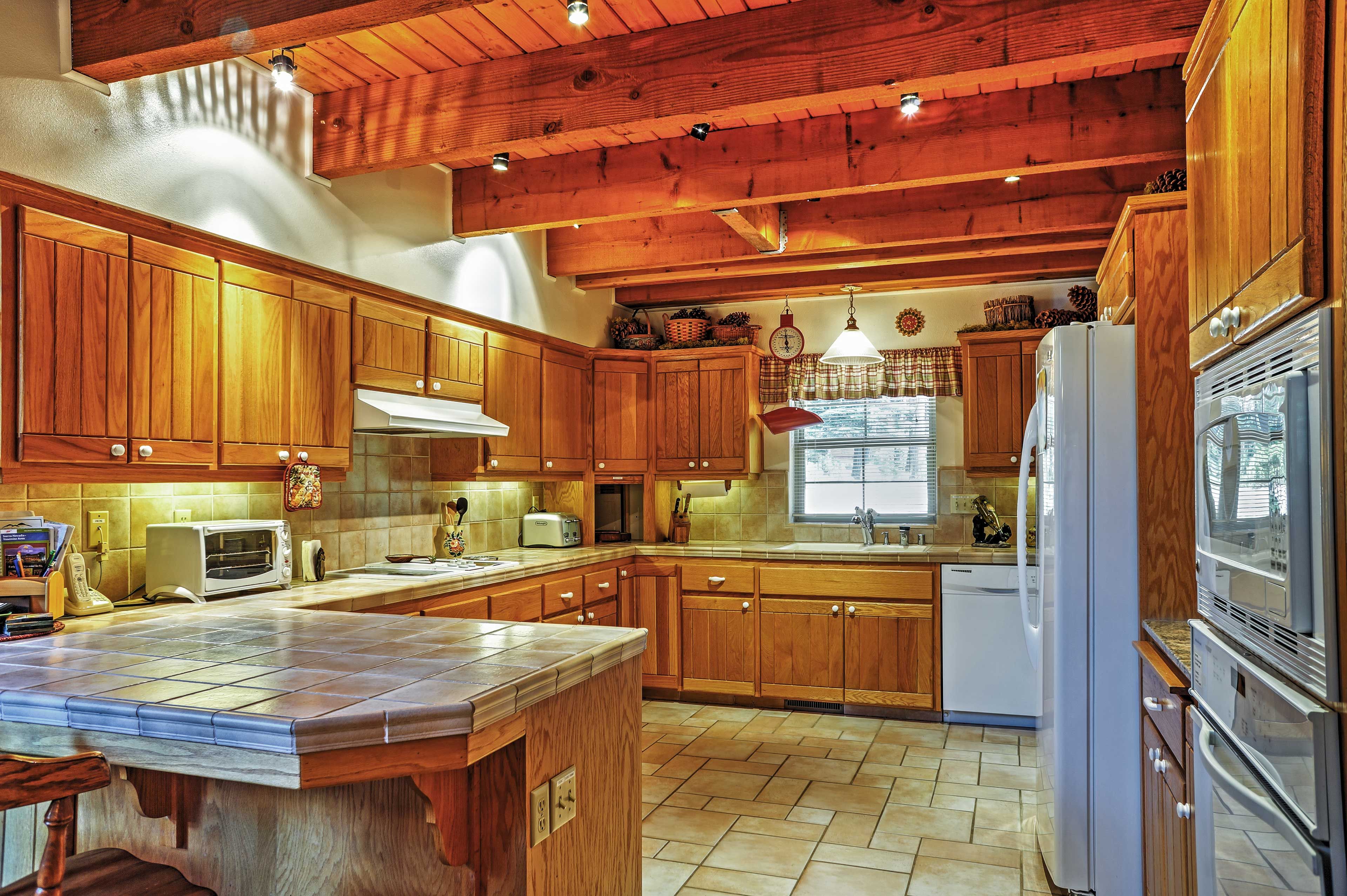 Fully Equipped Kitchen | Toaster Oven | Full Knife Set