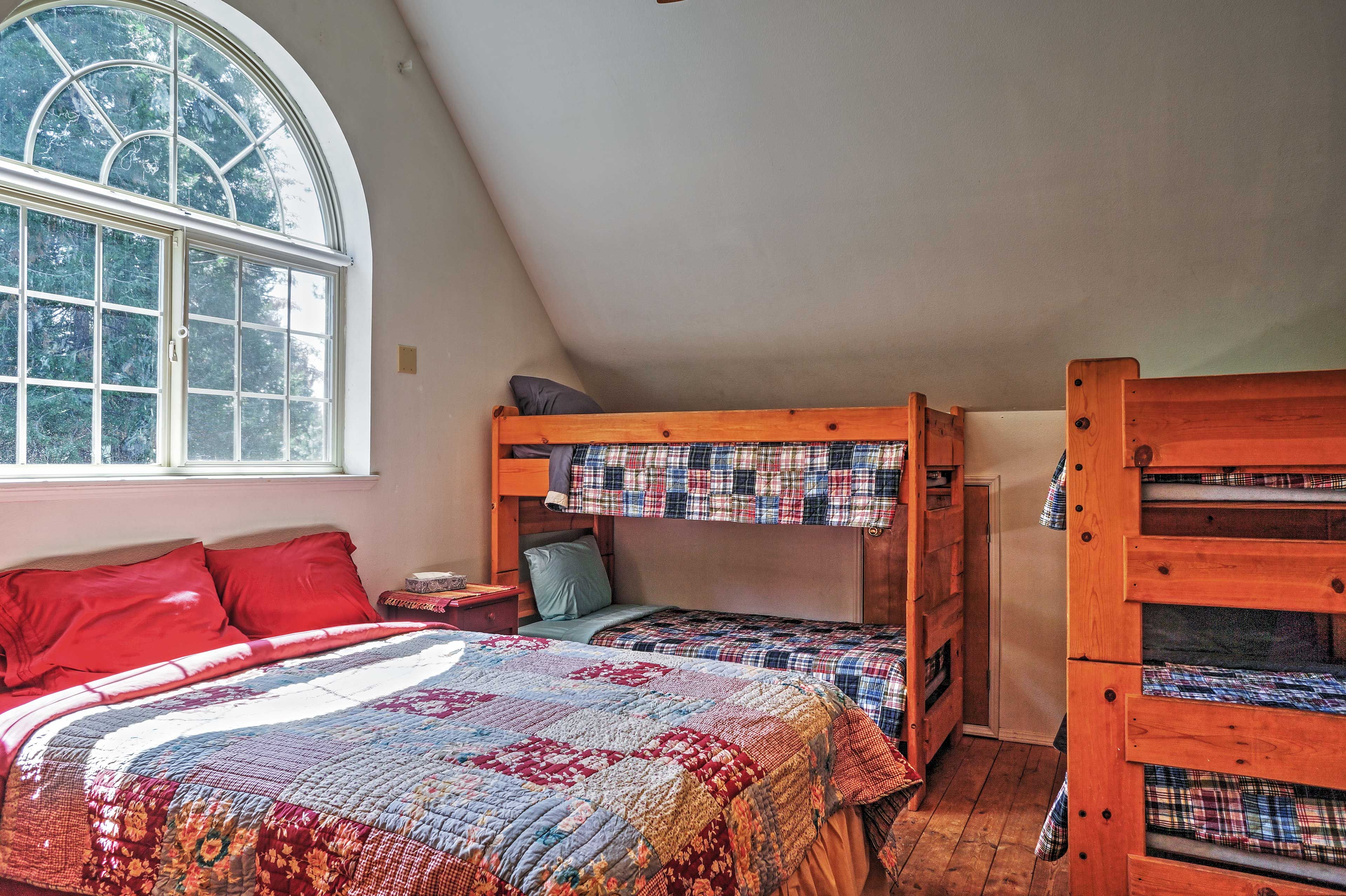Bedroom 3 | 2nd Floor | Queen Bed | 2 Twin Bunk Beds