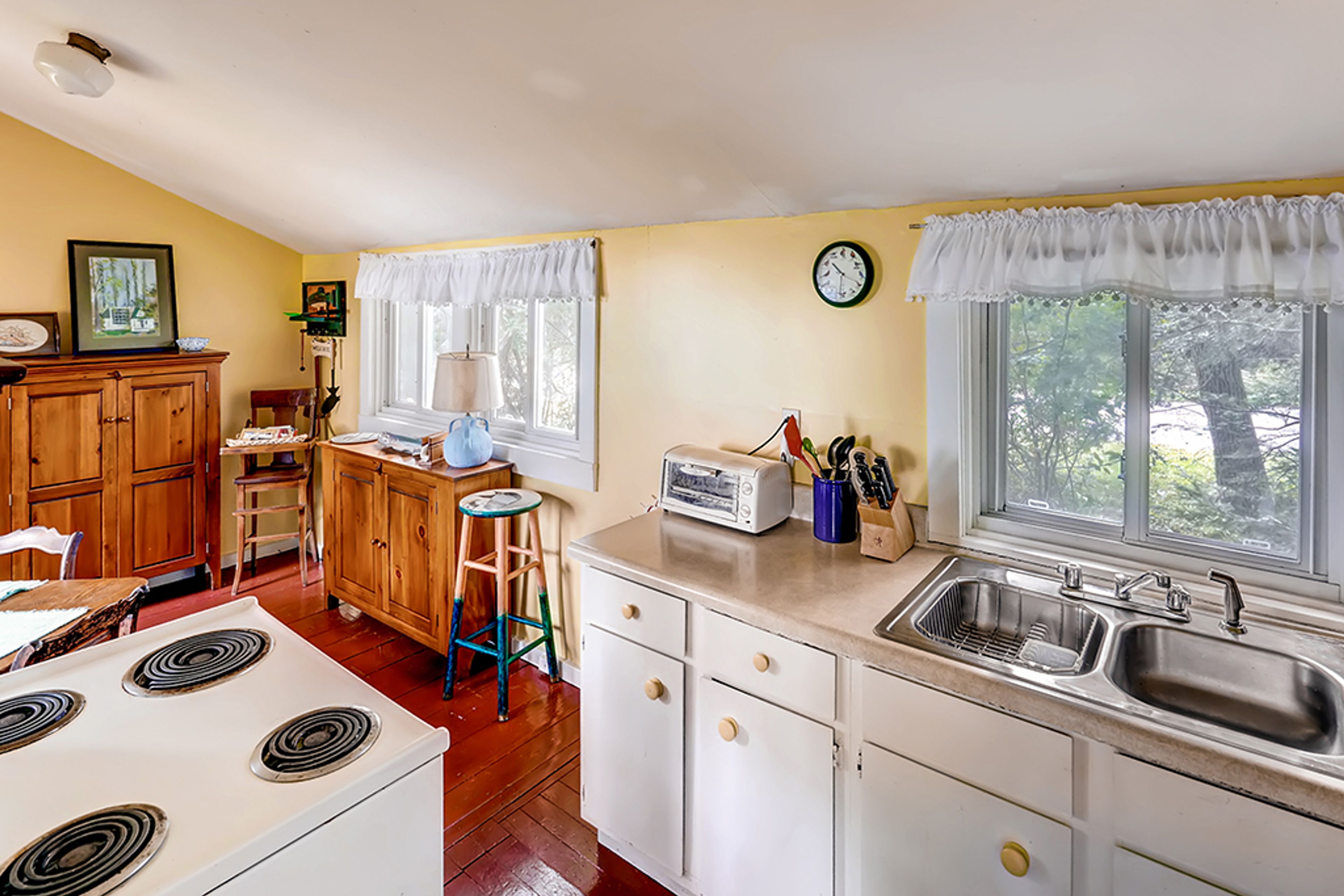 This fully equipped kitchen has everything you need to cook a delicious meal.