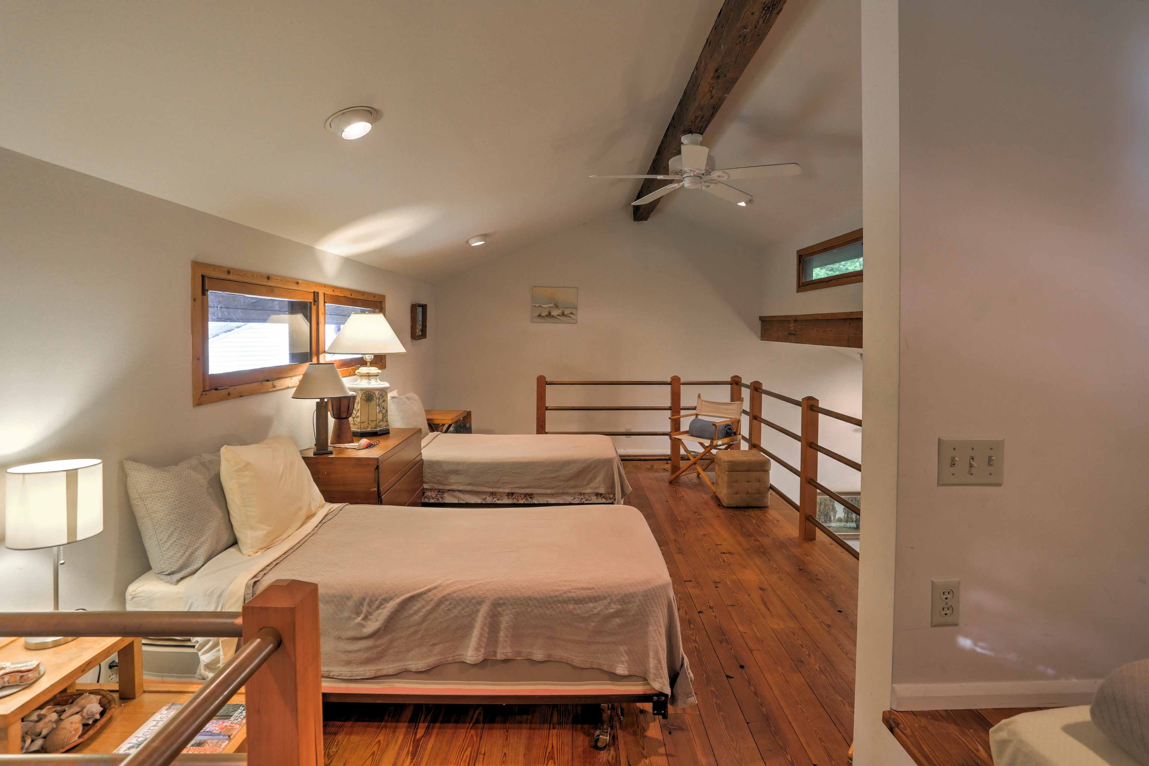 There's also 2 twin beds for the little ones.