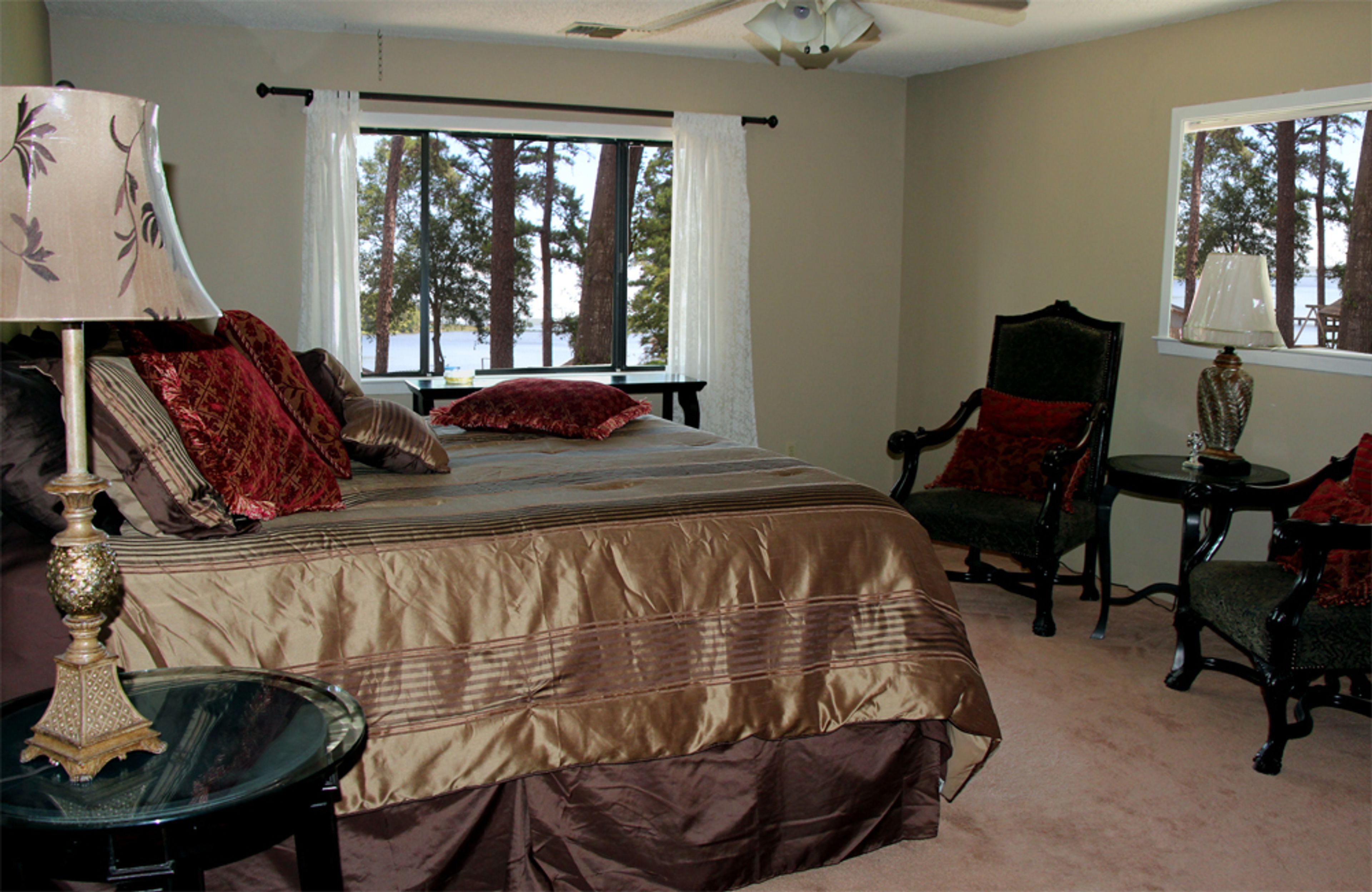 Bedroom 1 | King Bed