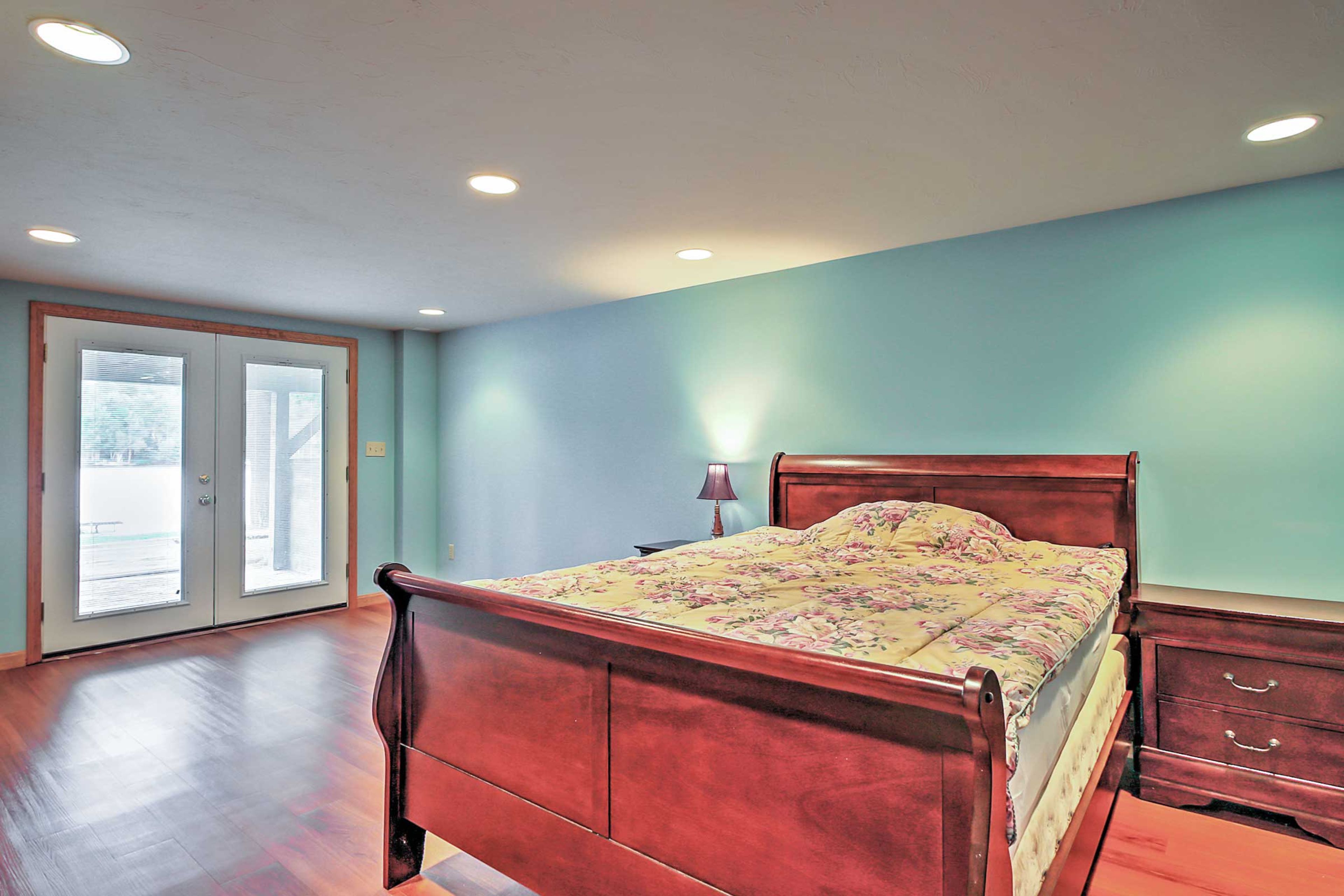 Bedroom 1 | Queen Bed