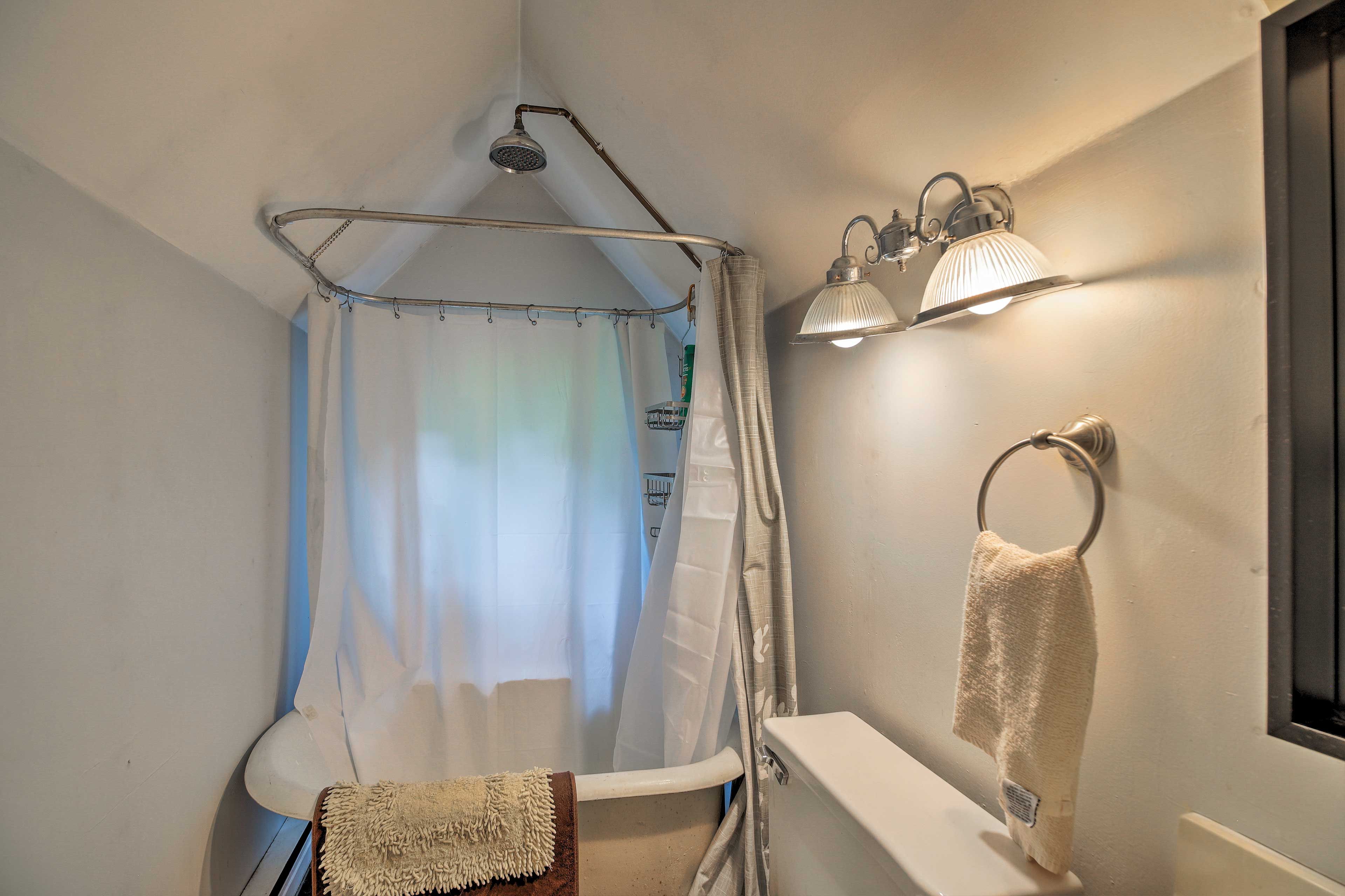 Bathroom | Linens & Towels Provided