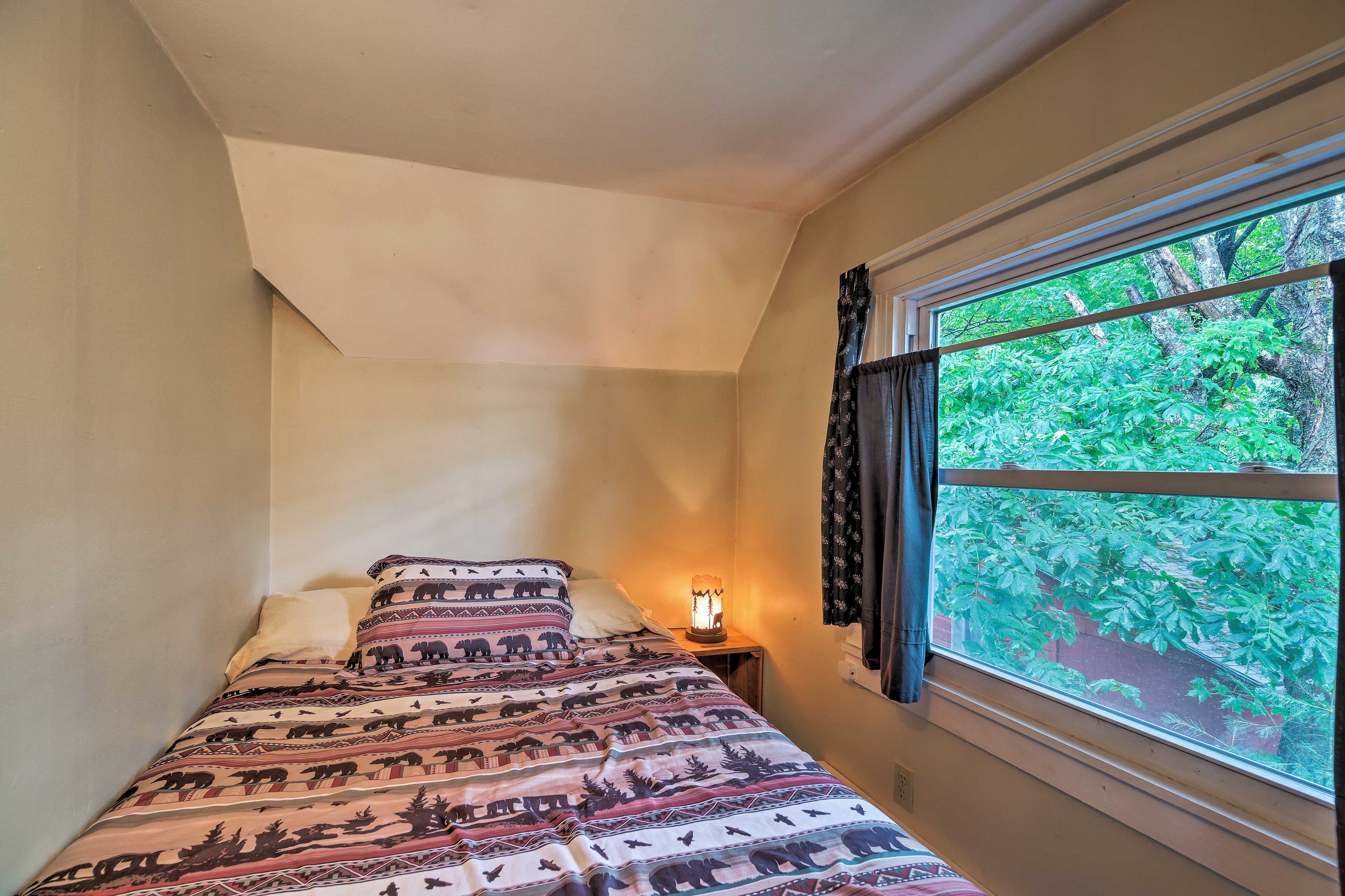 Bedroom 3 | Full Bed | 2nd Floor