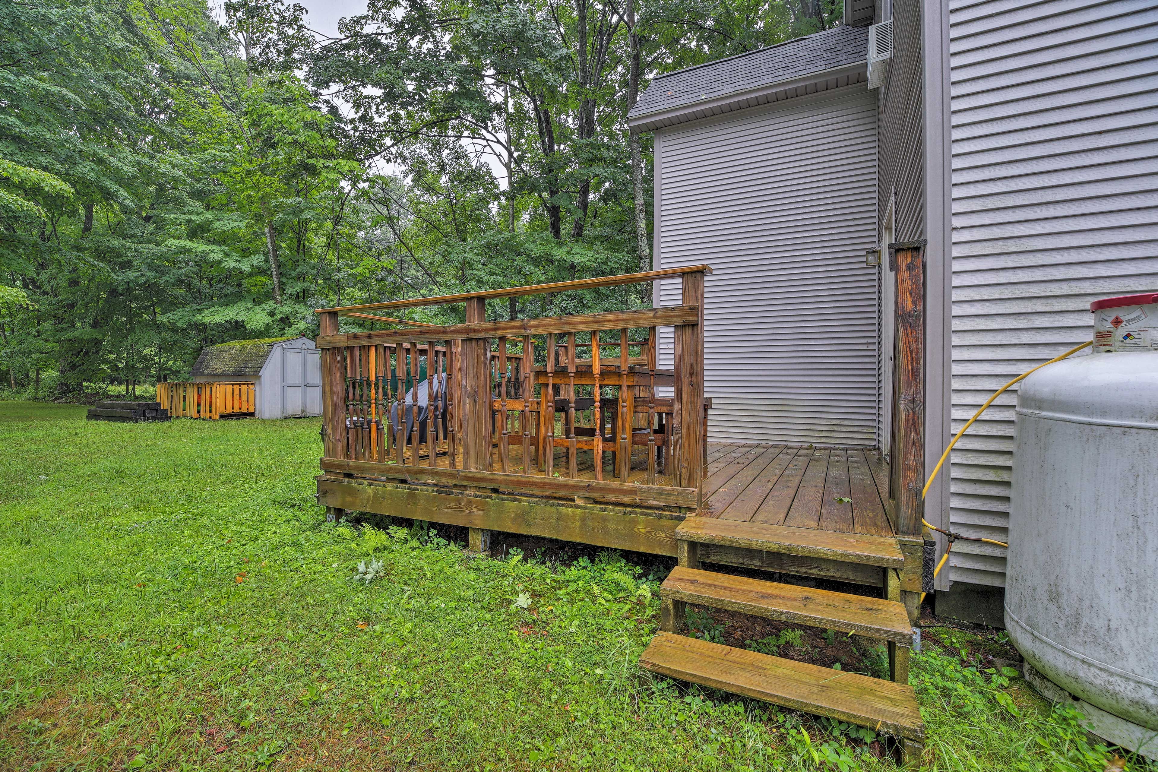 Yard | Deck | Grill | Fire Pit | Outdoor Shower