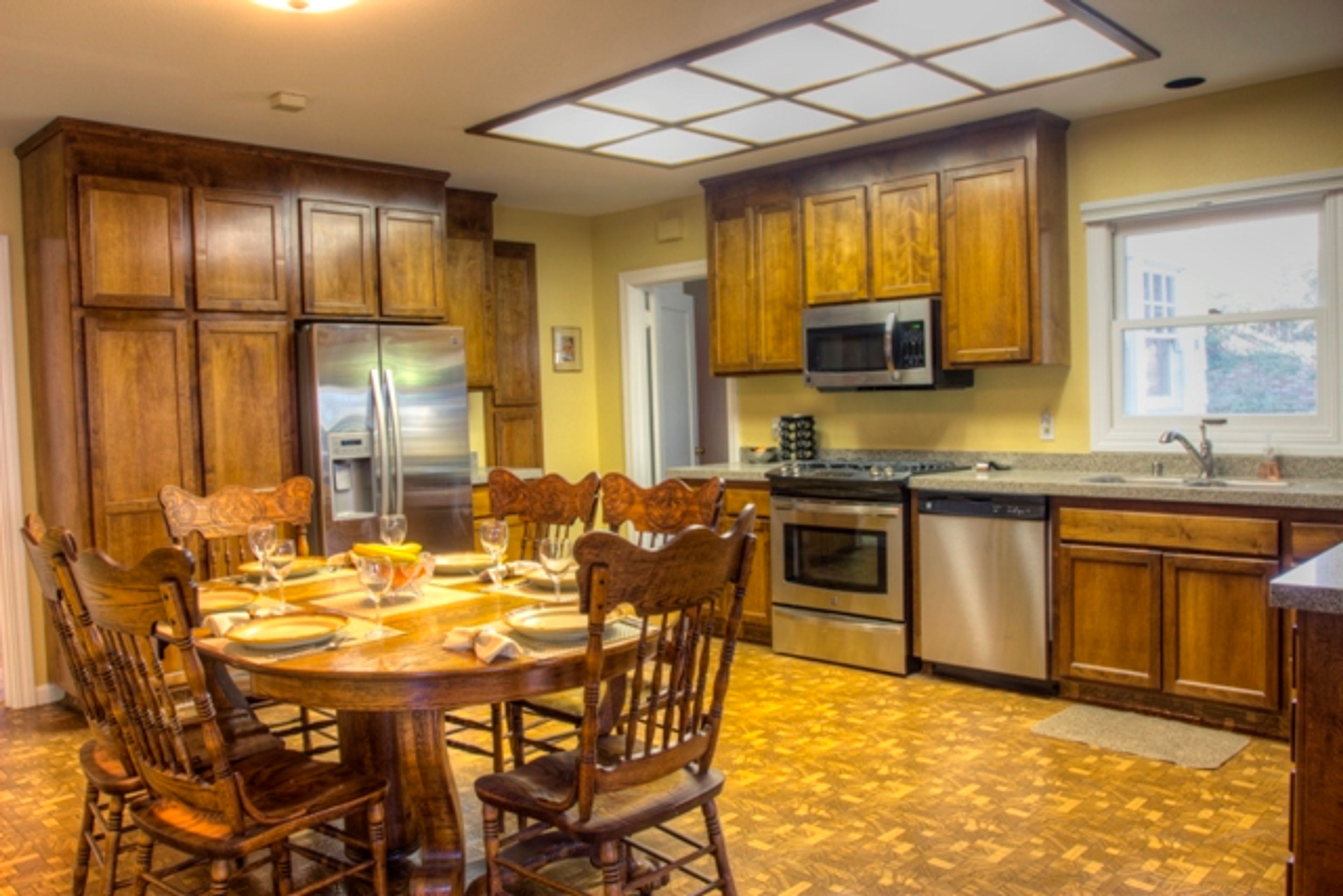 Dining Area | Dishware & Flatware