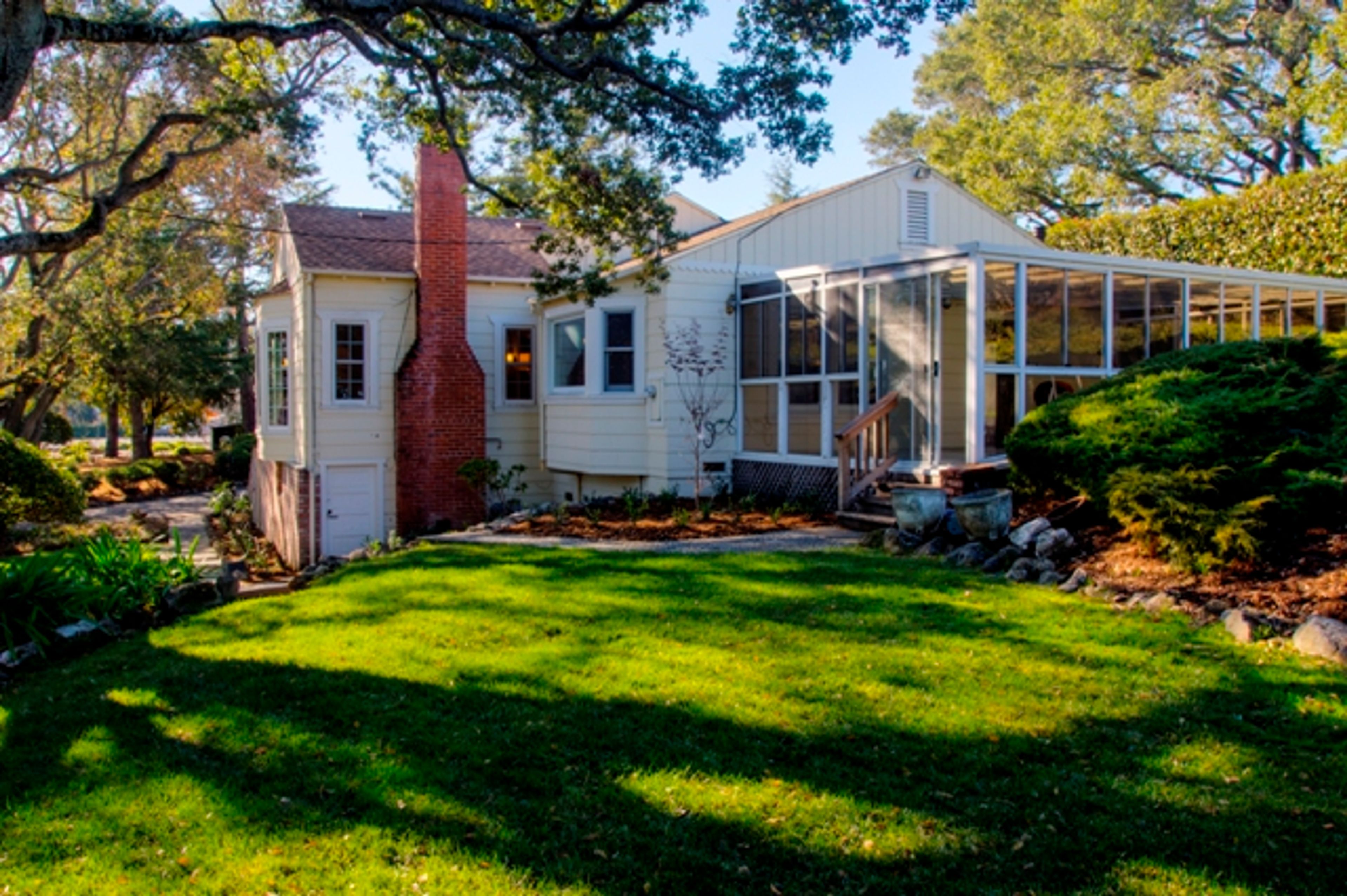 Petaluma Vacation Rental | 2BR | 1.5BA | 2,200 Sq Ft | 1 Step for Access