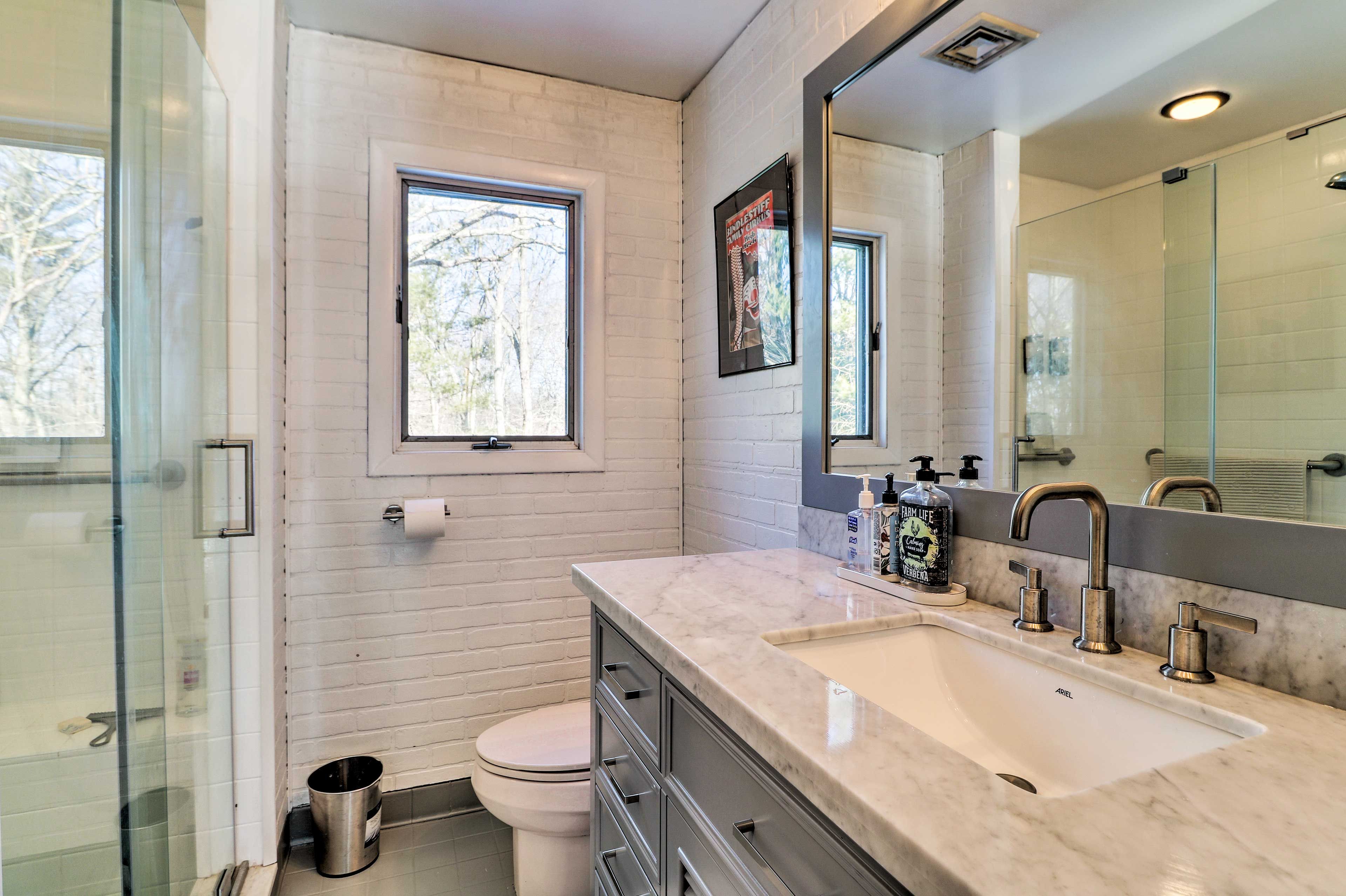 Full Bathroom | Towels Provided | Washer/Dryer