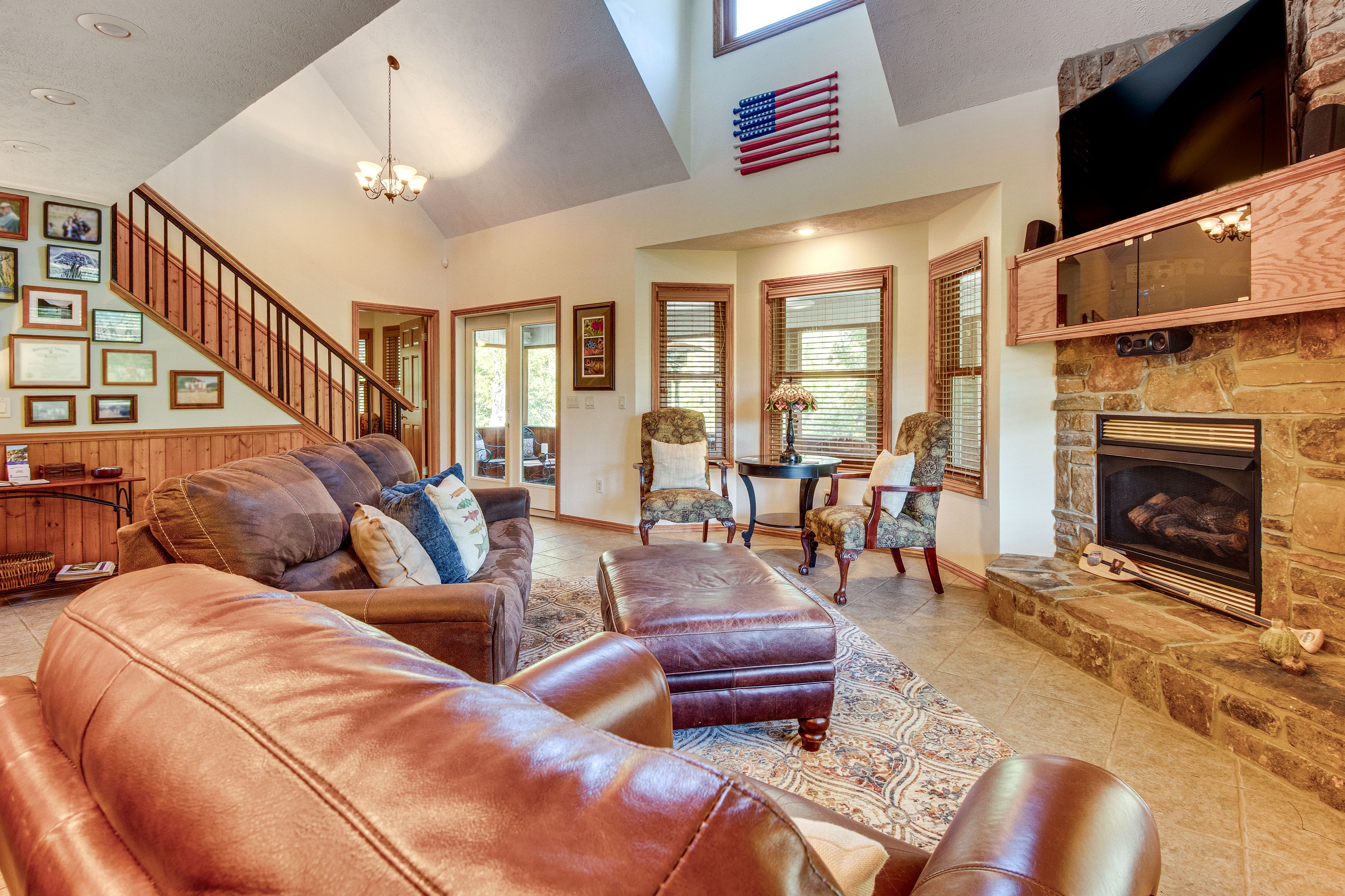 Norfork Vacation Rental | 2BR | 2.5BA | 1,900 Sq Ft | Step-Free Entry via Garage