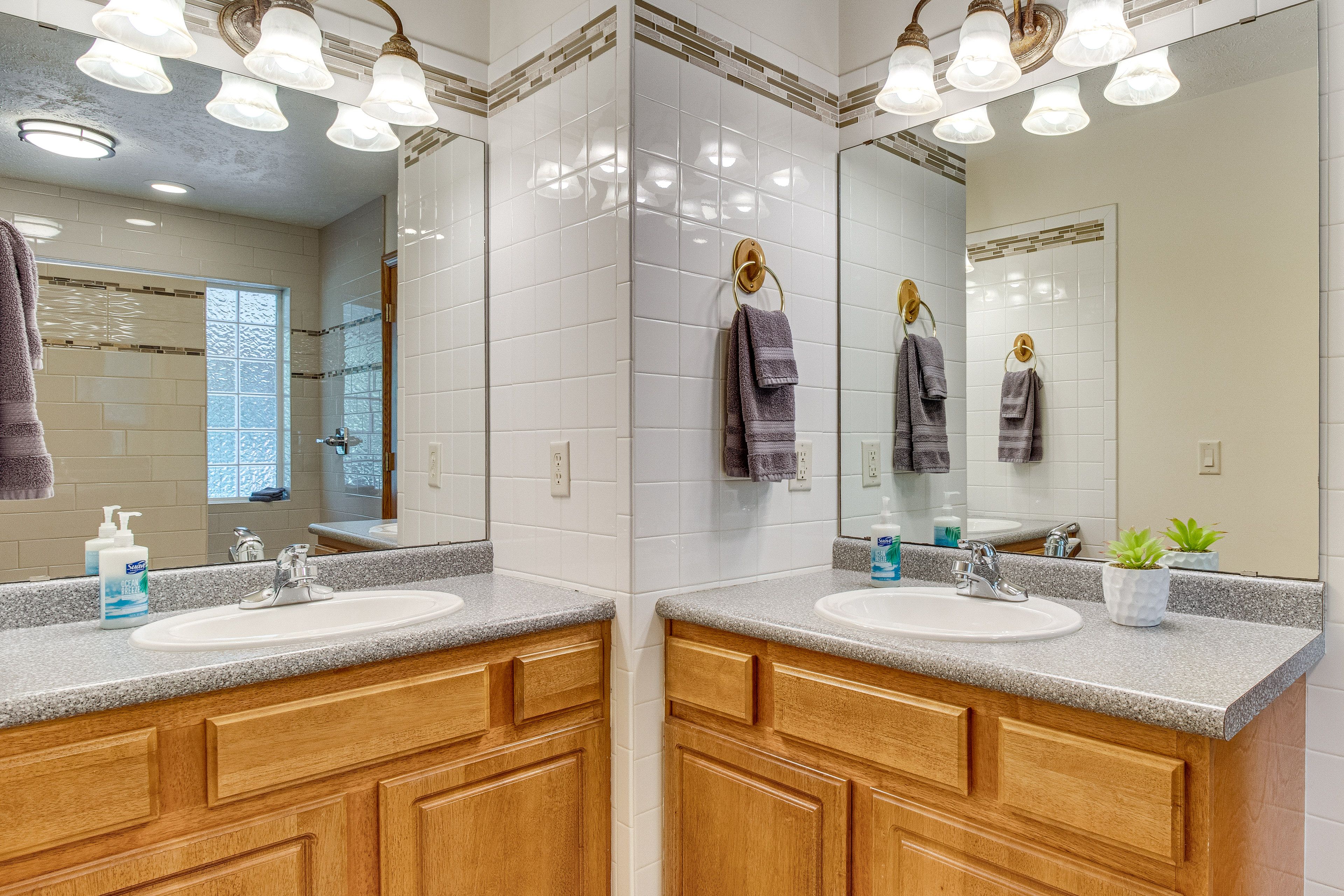 En-Suite Bathroom | Towels Provided