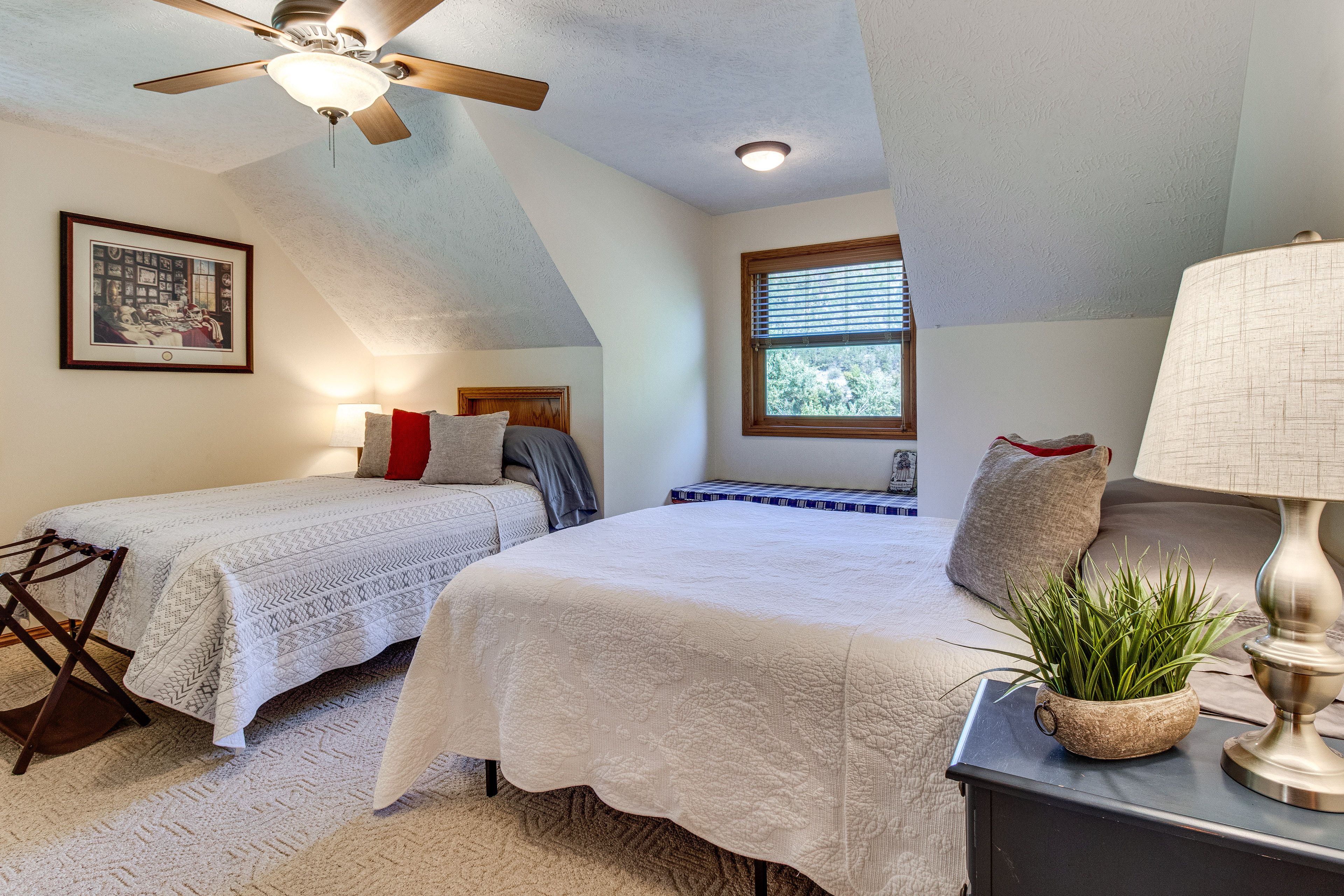 Bedroom 2 | Queen Bed | Twin Bed | 2nd Floor