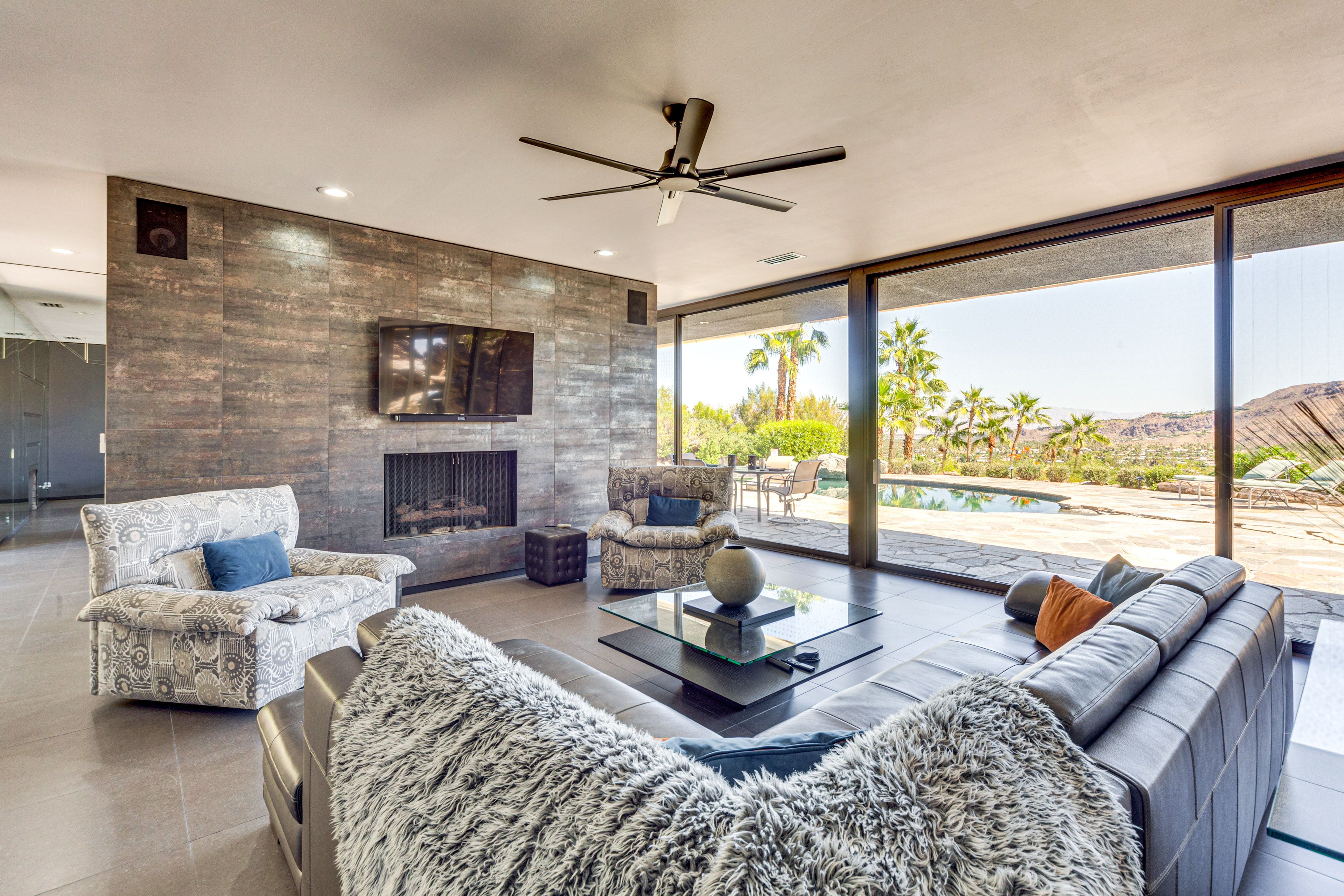 Living Room | Fireplace