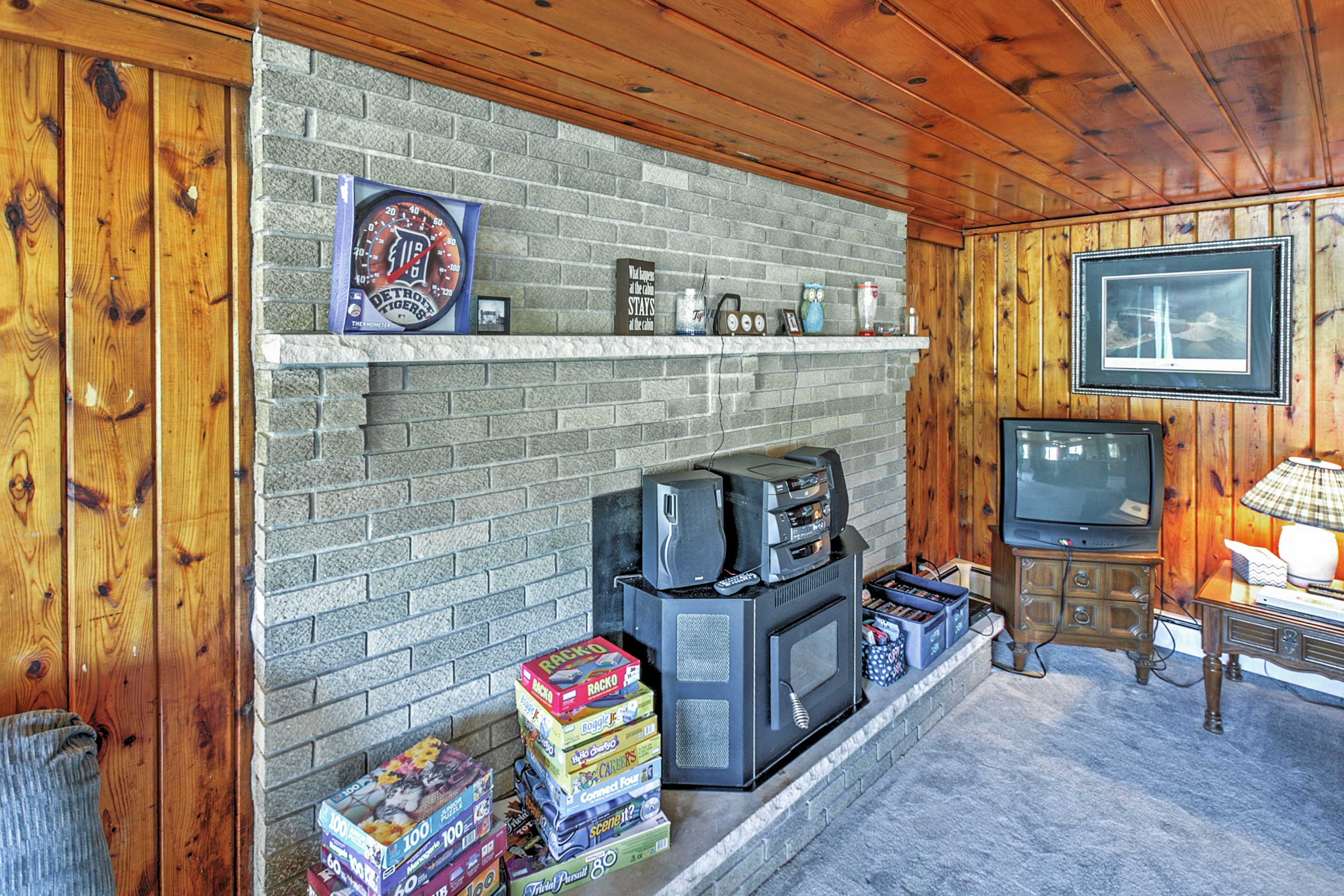Living Room | Board Games & Puzzles | Stereo