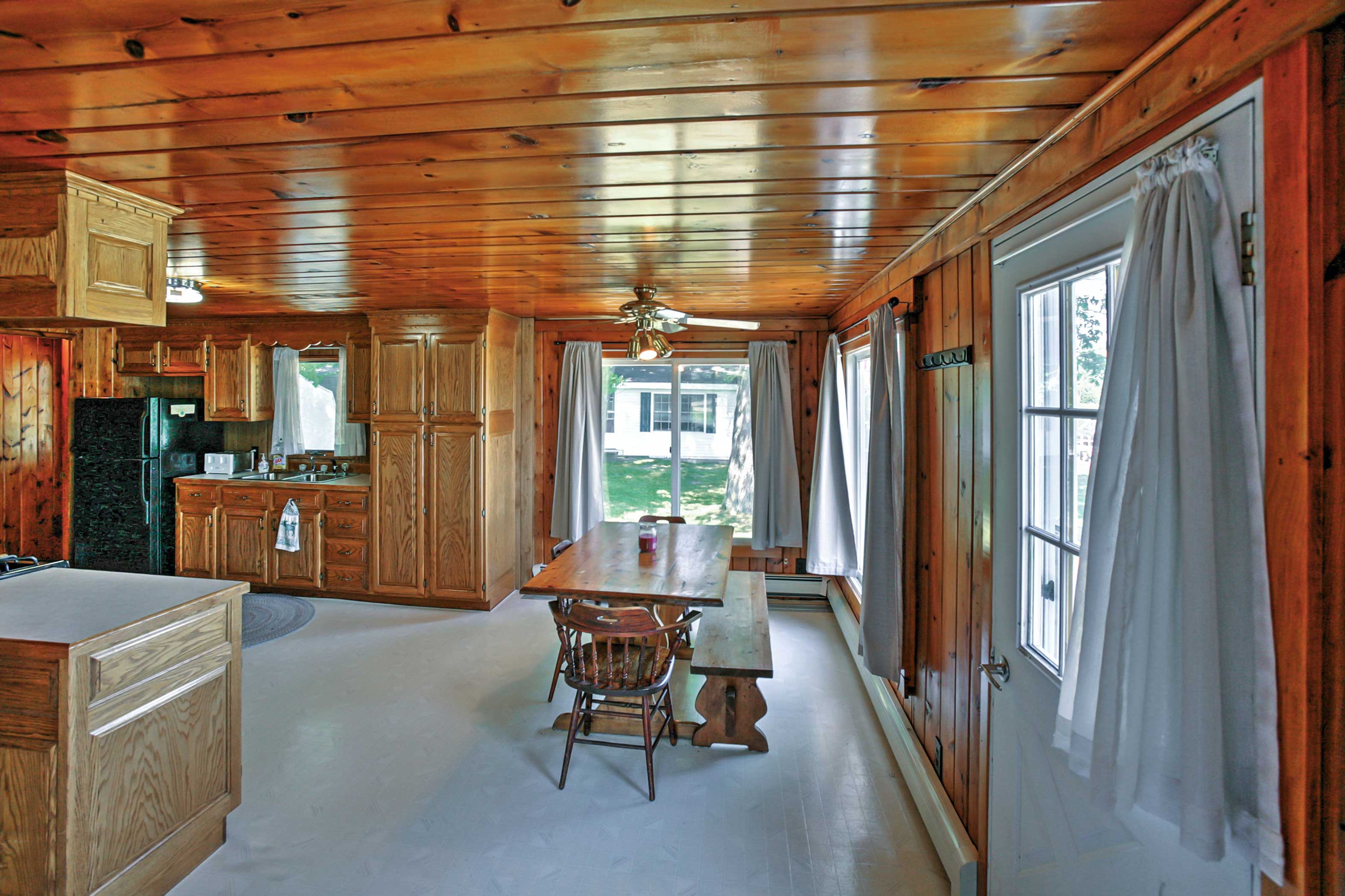 Dining Room | Dishware/Flatware Provided
