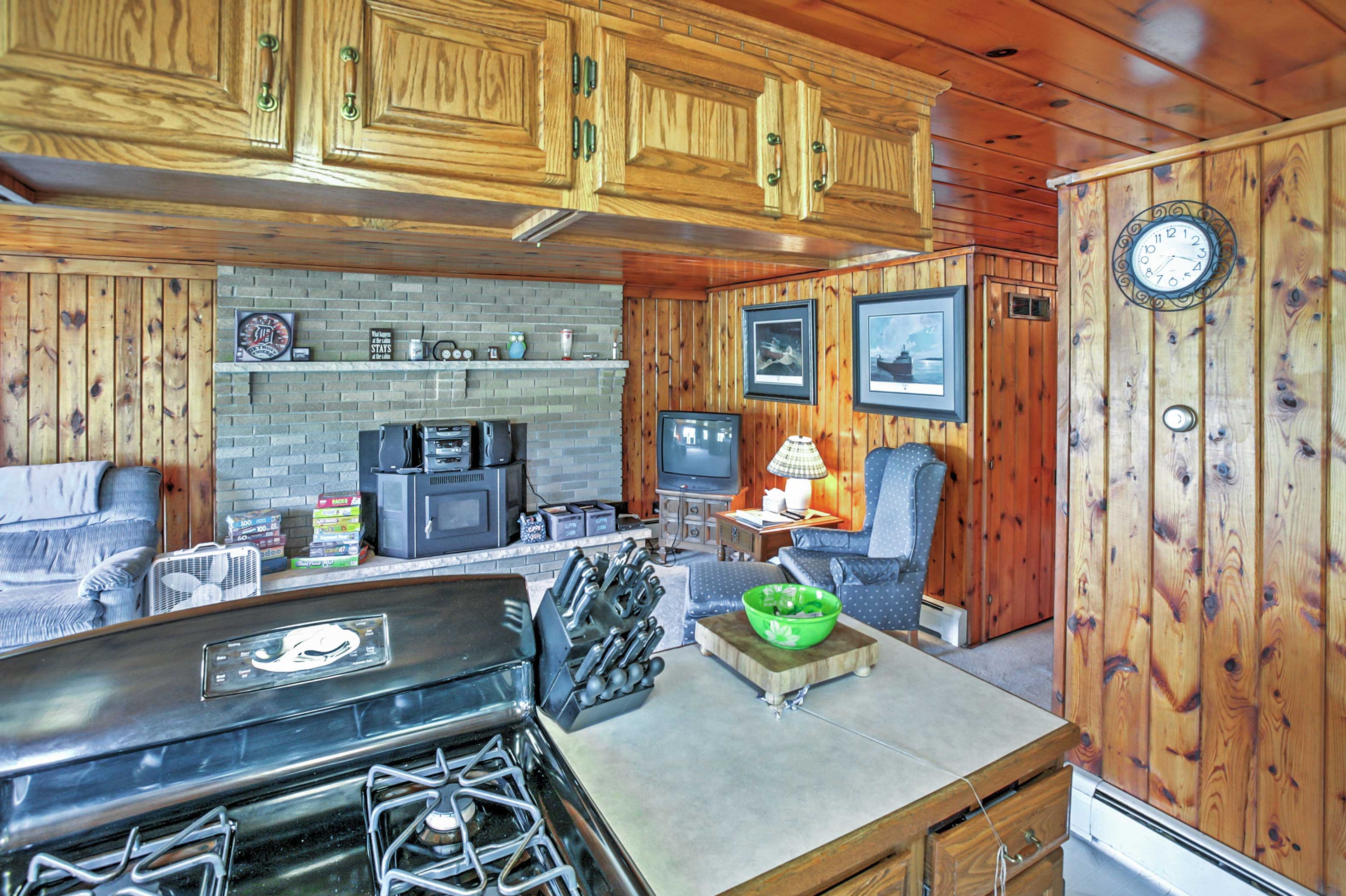 Well-Equipped Kitchen | Trash Bags/Paper Towels