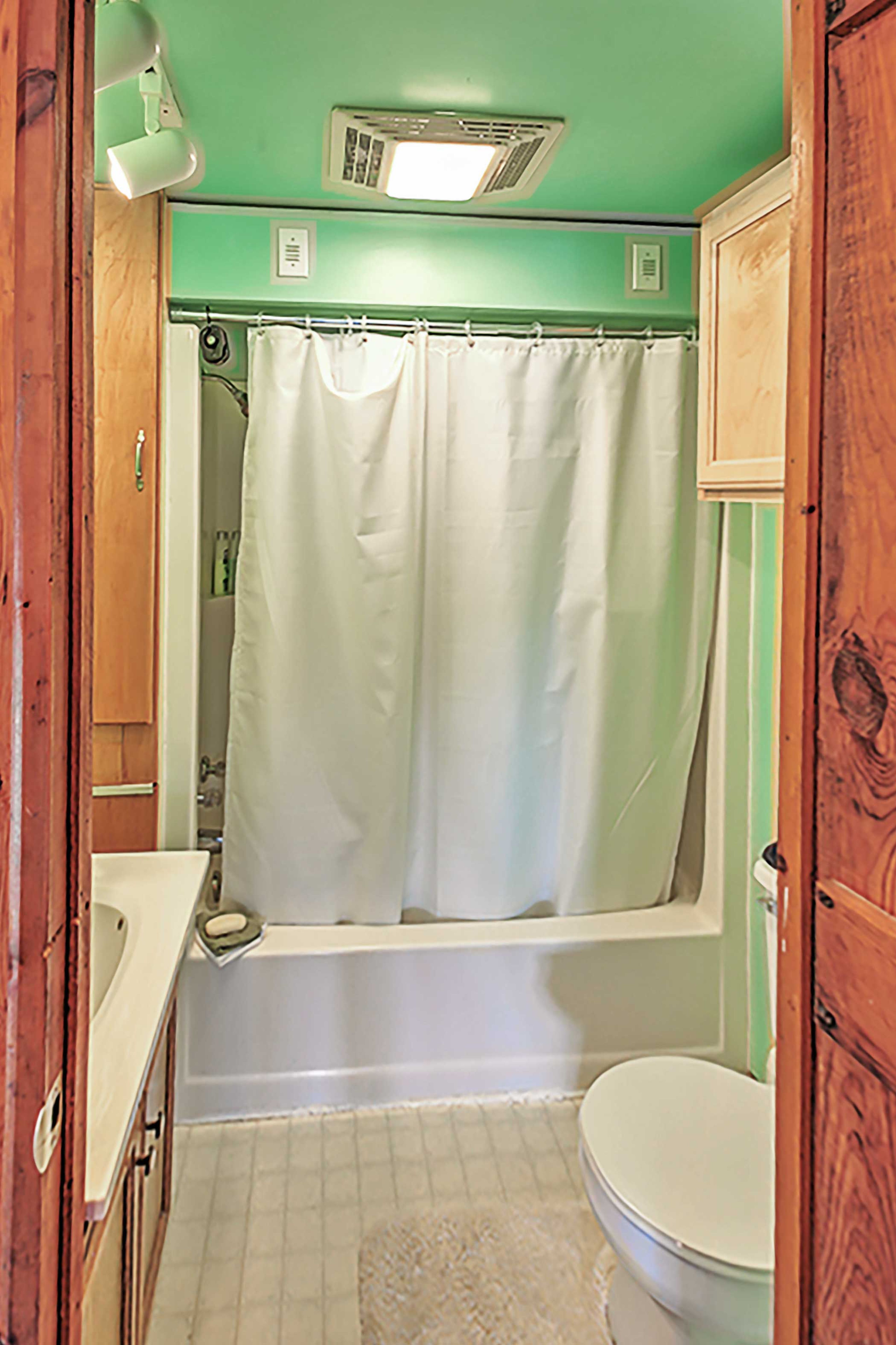 Bathroom | Towels Provided