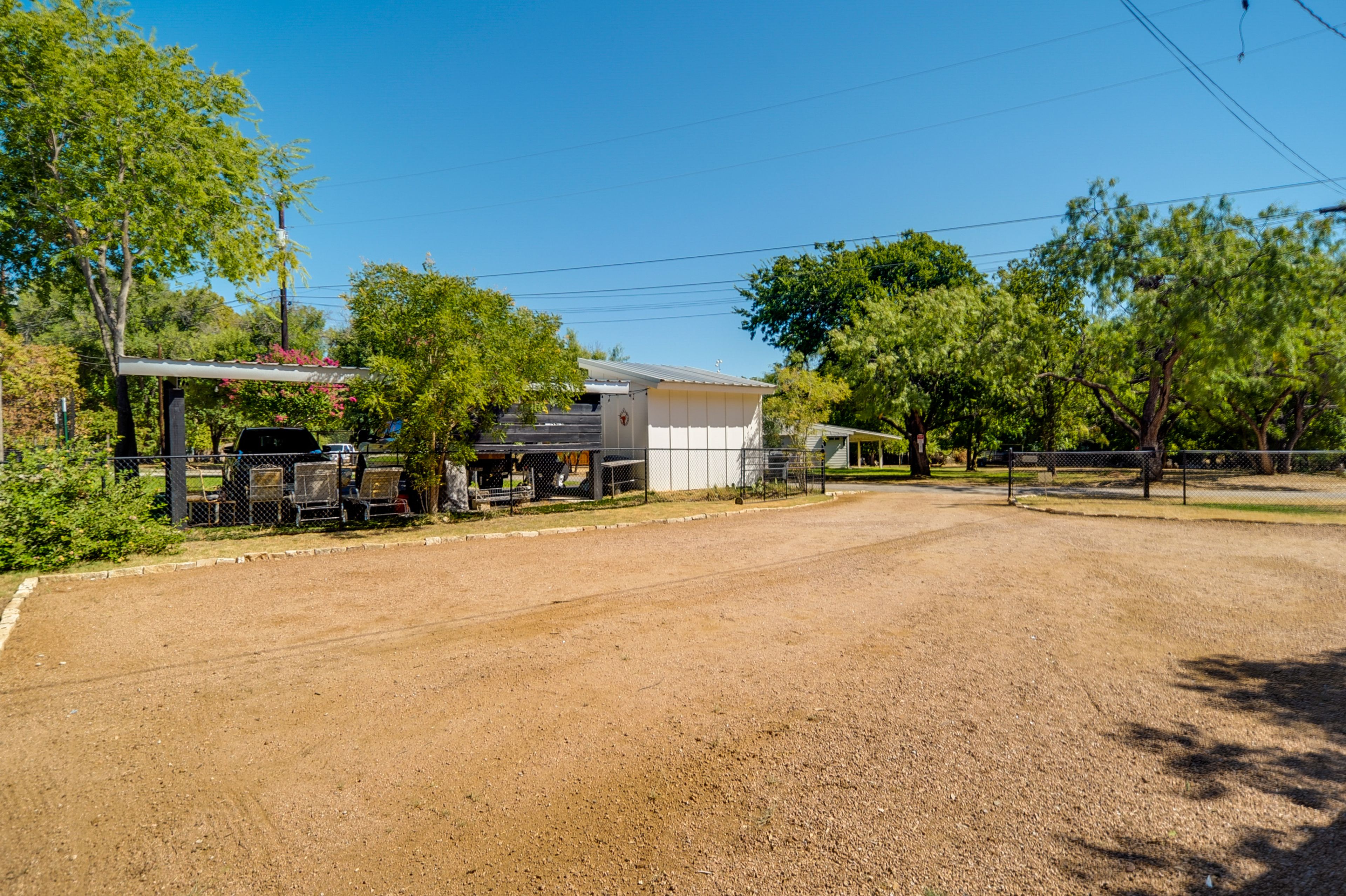Parking | Driveway (6 Vehicles)