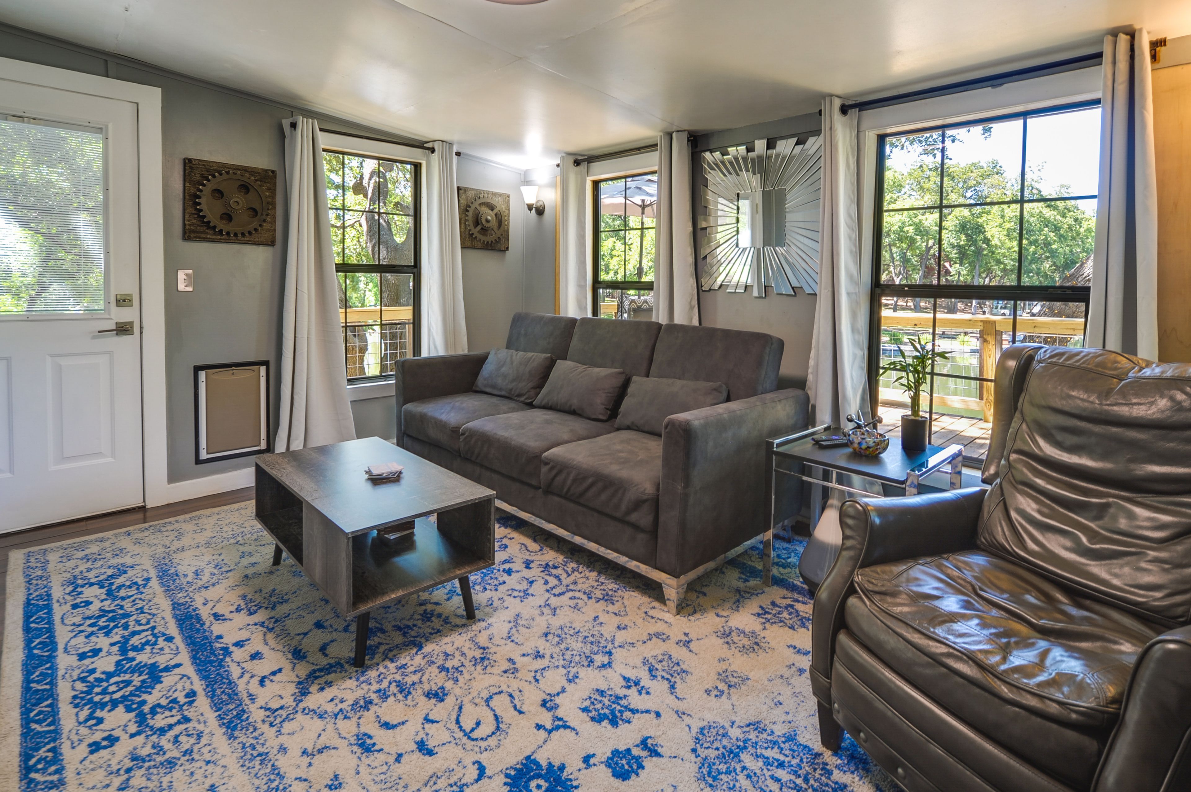 Living Room | Full Sleeper Sofa | Free WiFi | Central A/C & Heat | Smart TV