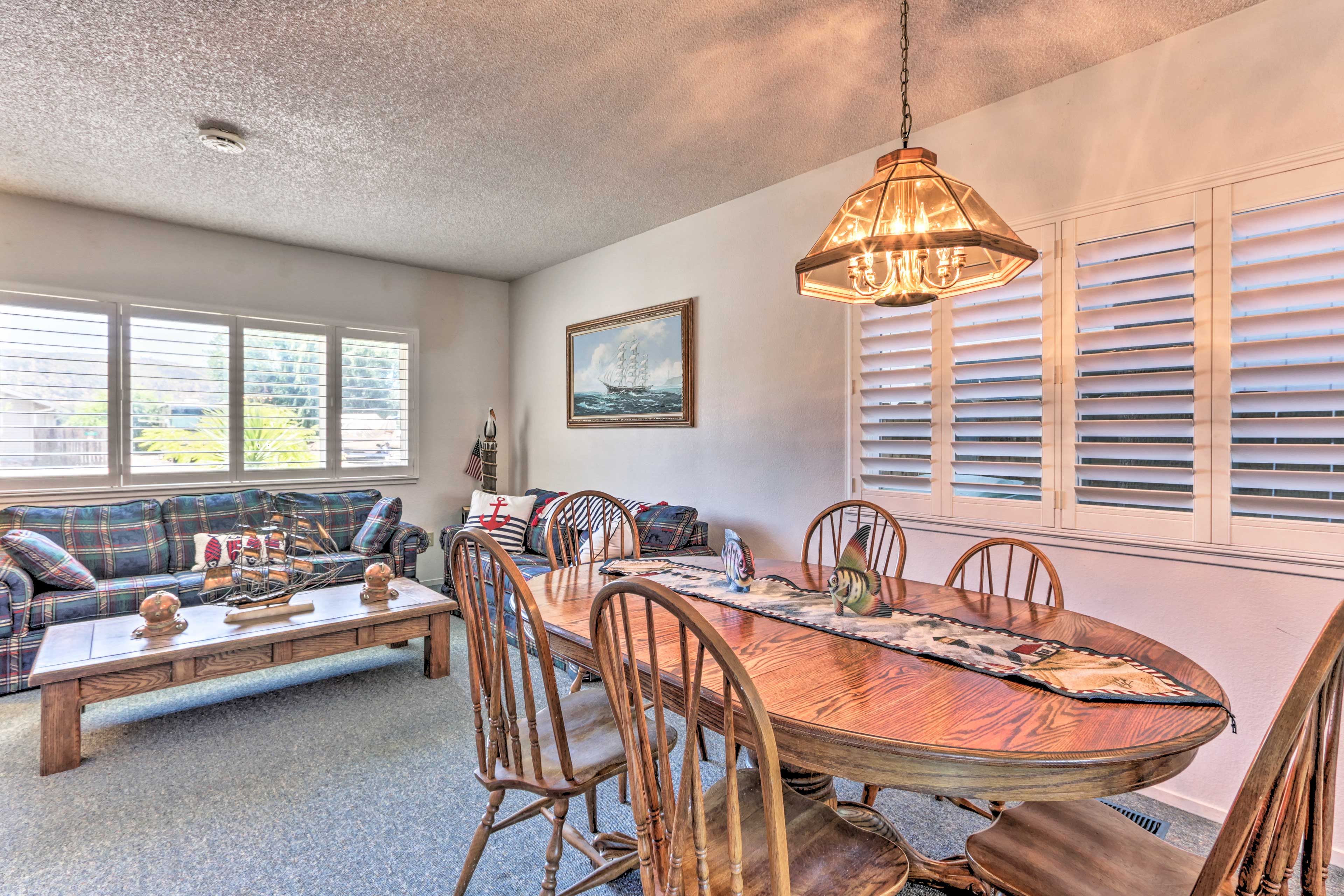 Dining Room | Dishware/Flatware Provided