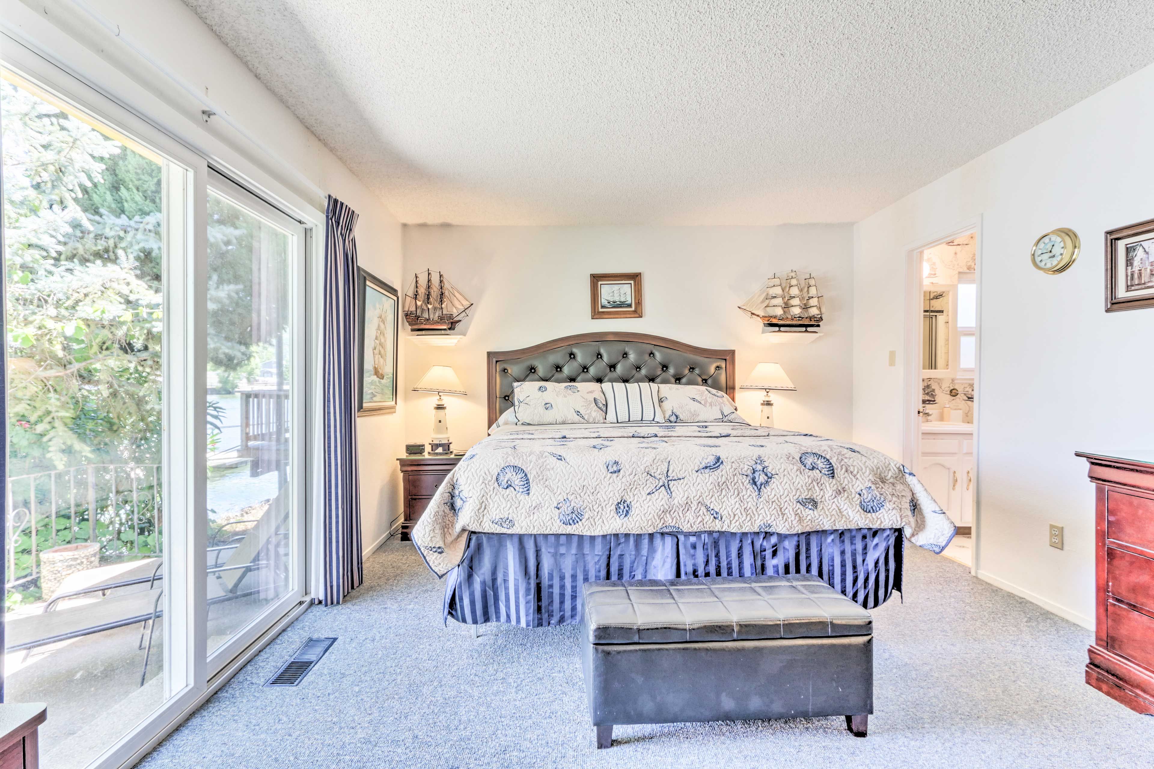 Master Bedroom | California King Bed | 2 Twin Rollaway Beds