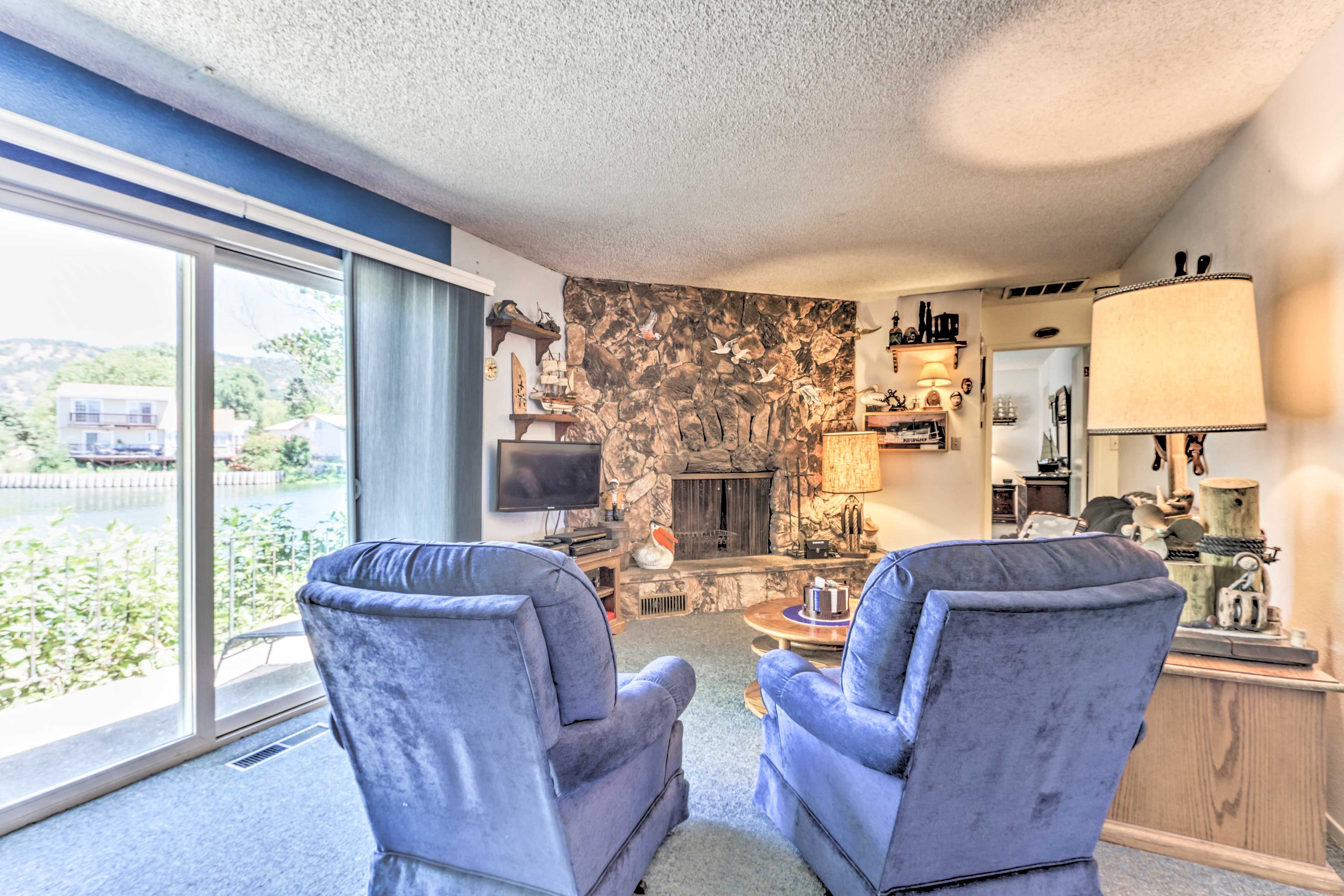 Family Room | Wood-Burning Fireplace