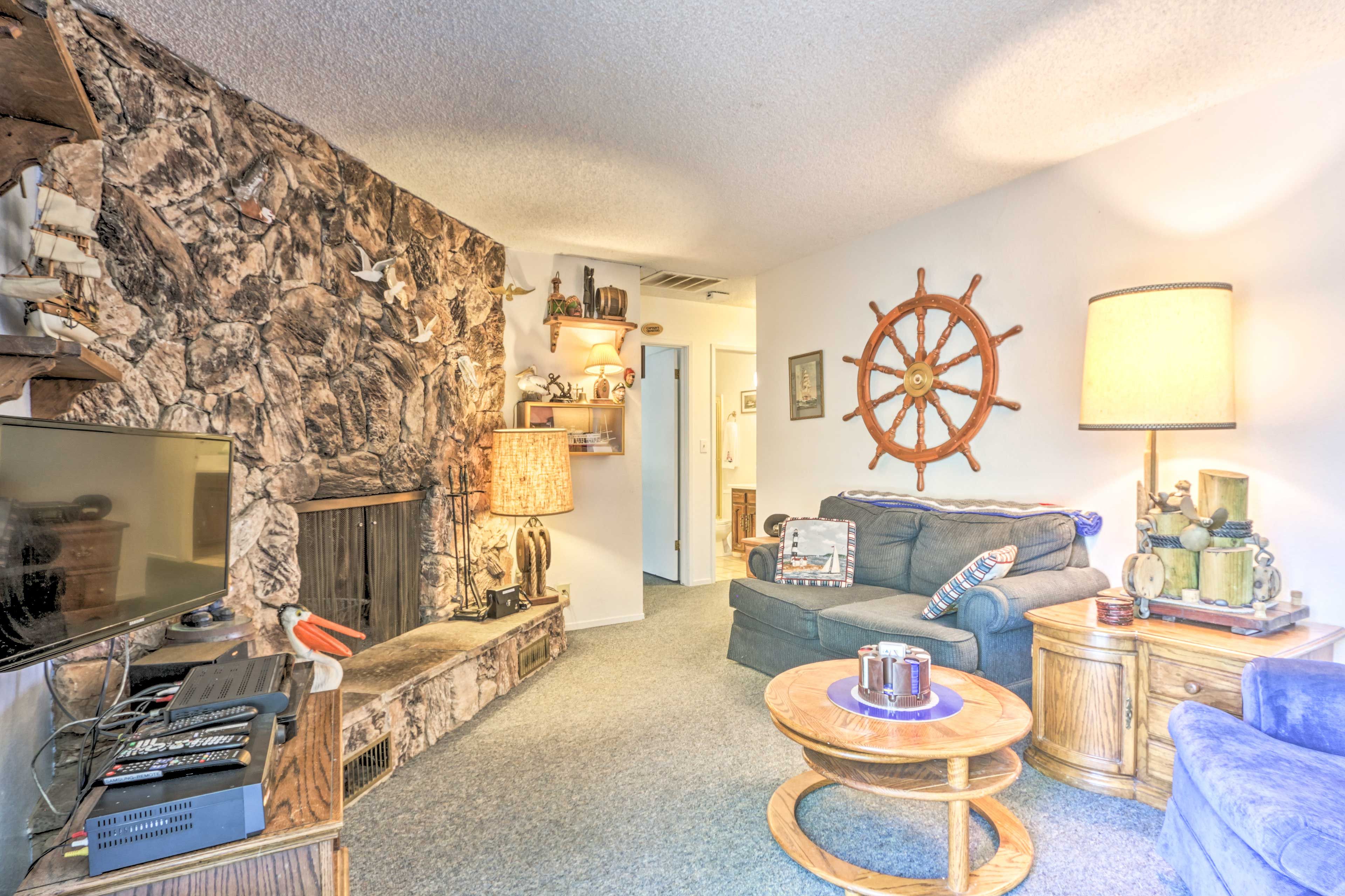 Family Room | Cable TV | DVD Player | VCR
