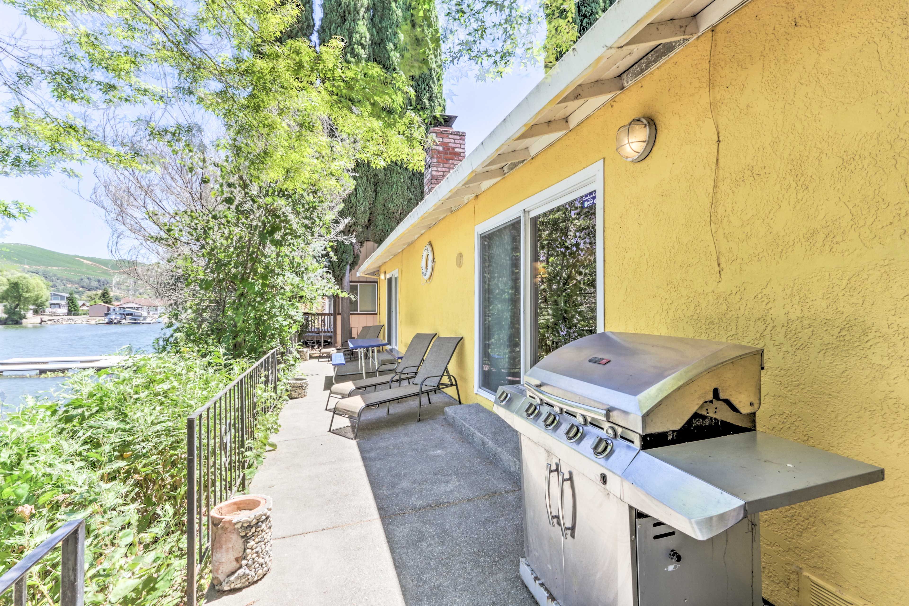 Waterfront Terrace | Gas Grill