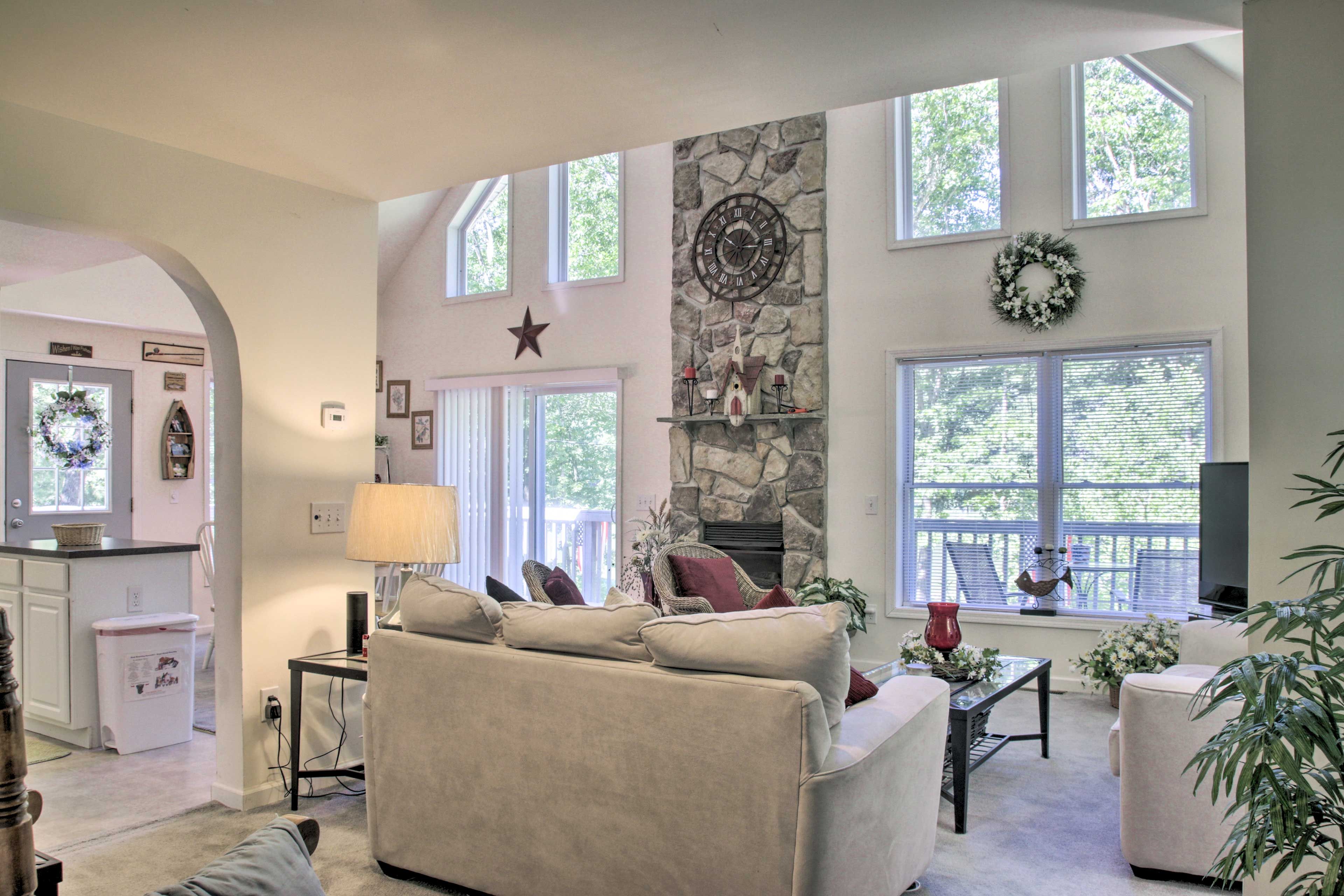 Living Room | Gas Fireplace