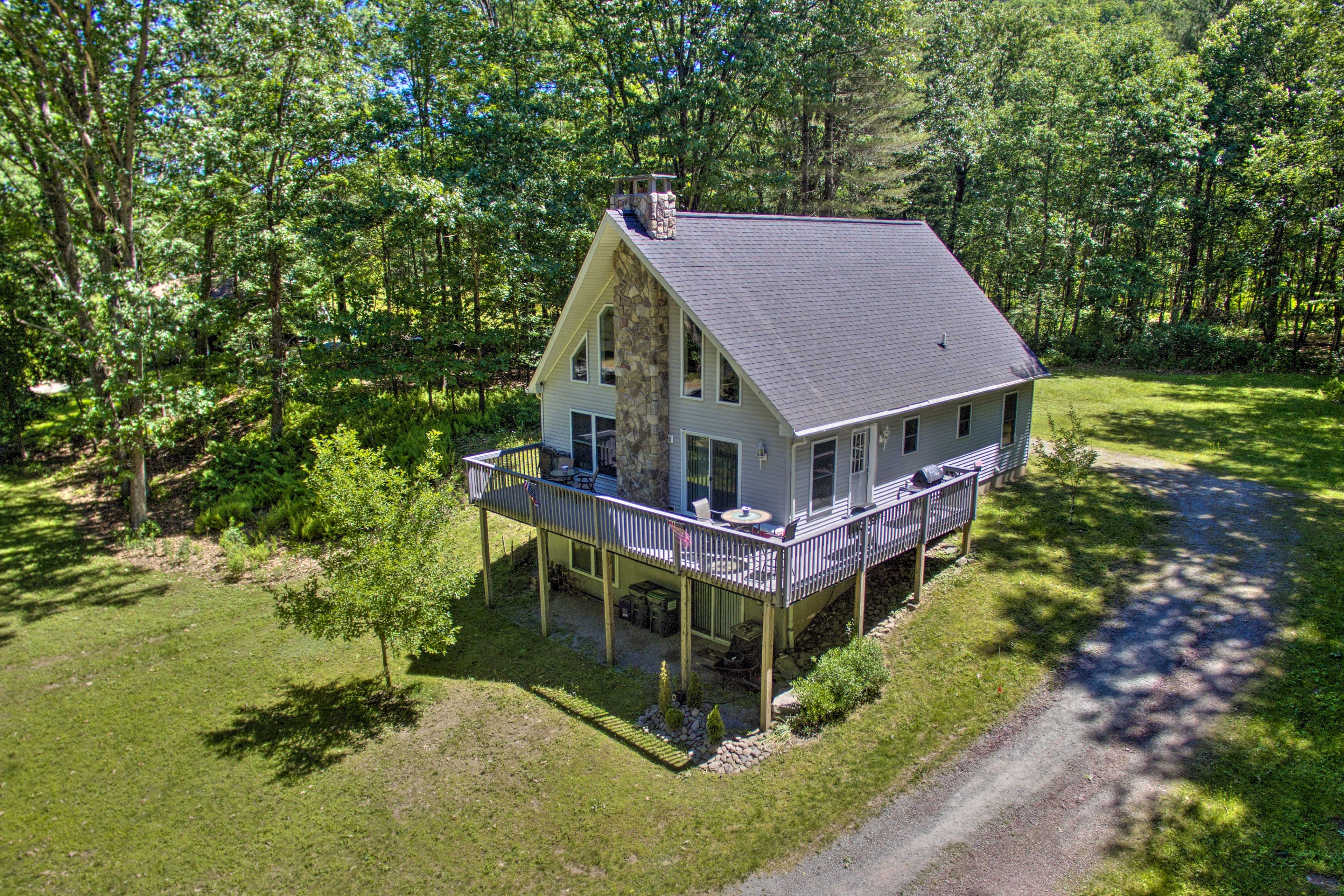 Callicoon Vacation Rental | 2BR | 1BA | 1,536 Sq Ft | Stairs Required