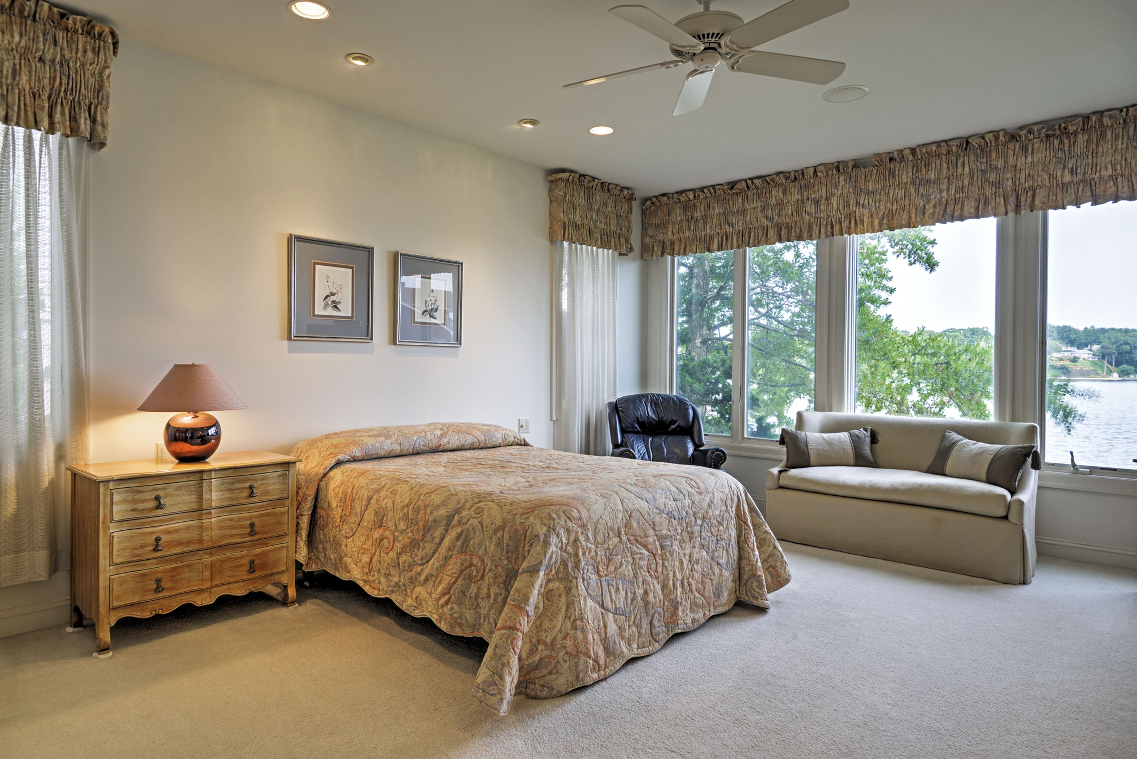 Bedroom 1 | Queen Bed | Linens Provided | Cable TV | Main Level