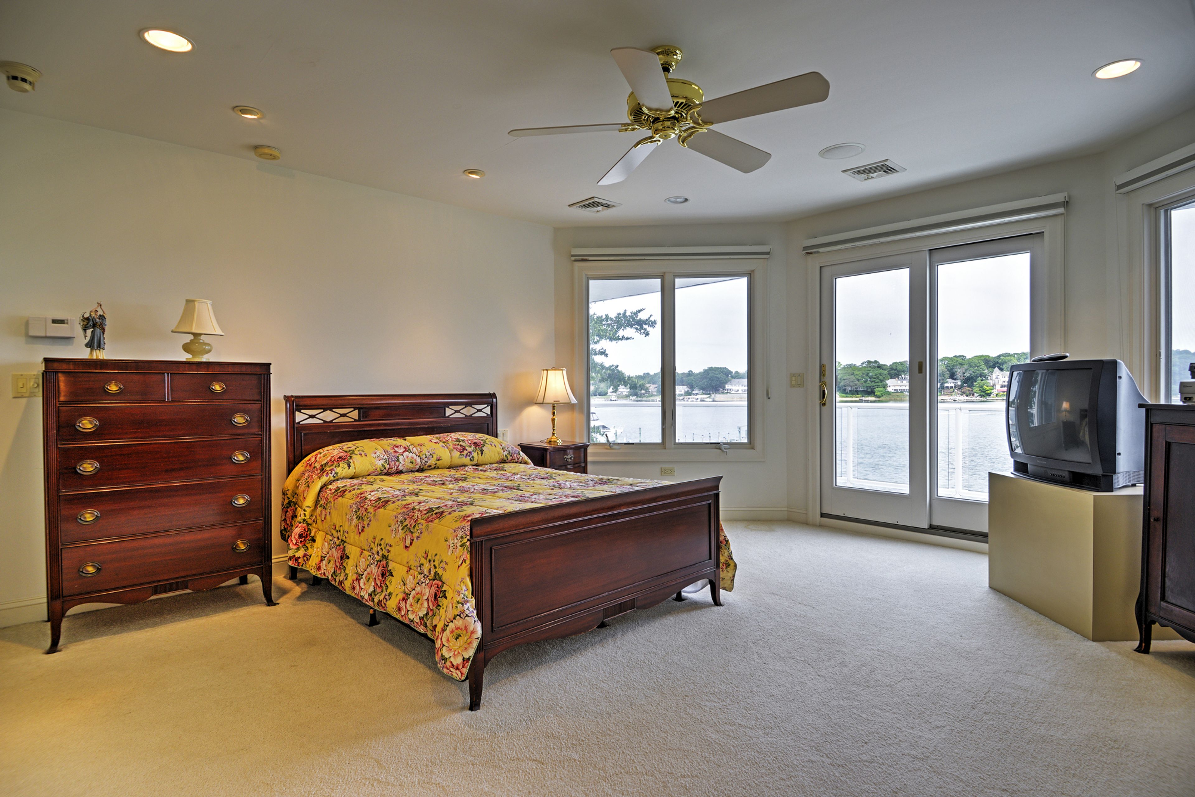 Bedroom 2 | Queen Bed | Cable TV | Free WiFi | Main Level