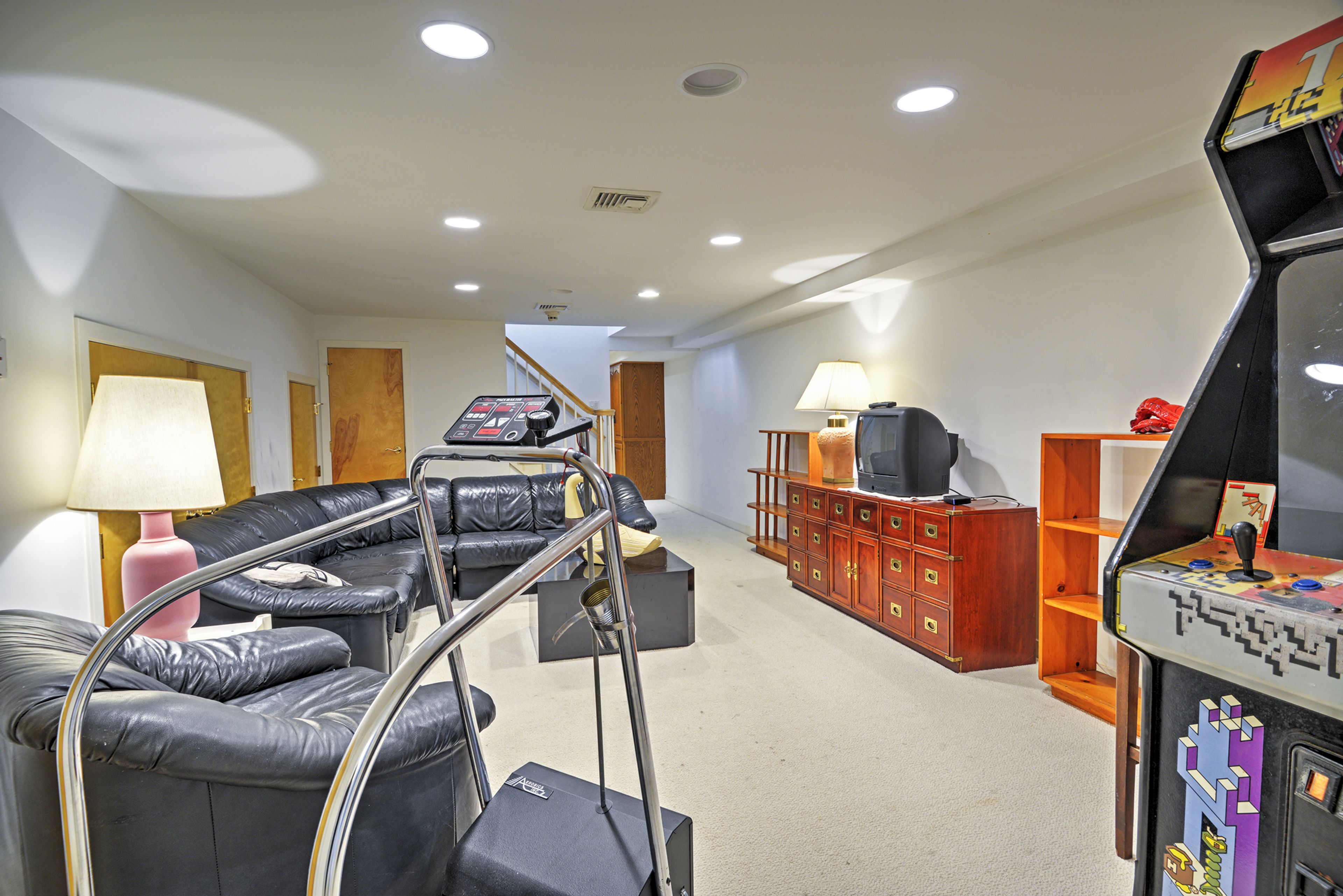 Entertainment Room | Cable TV | Video Games | Lower Level