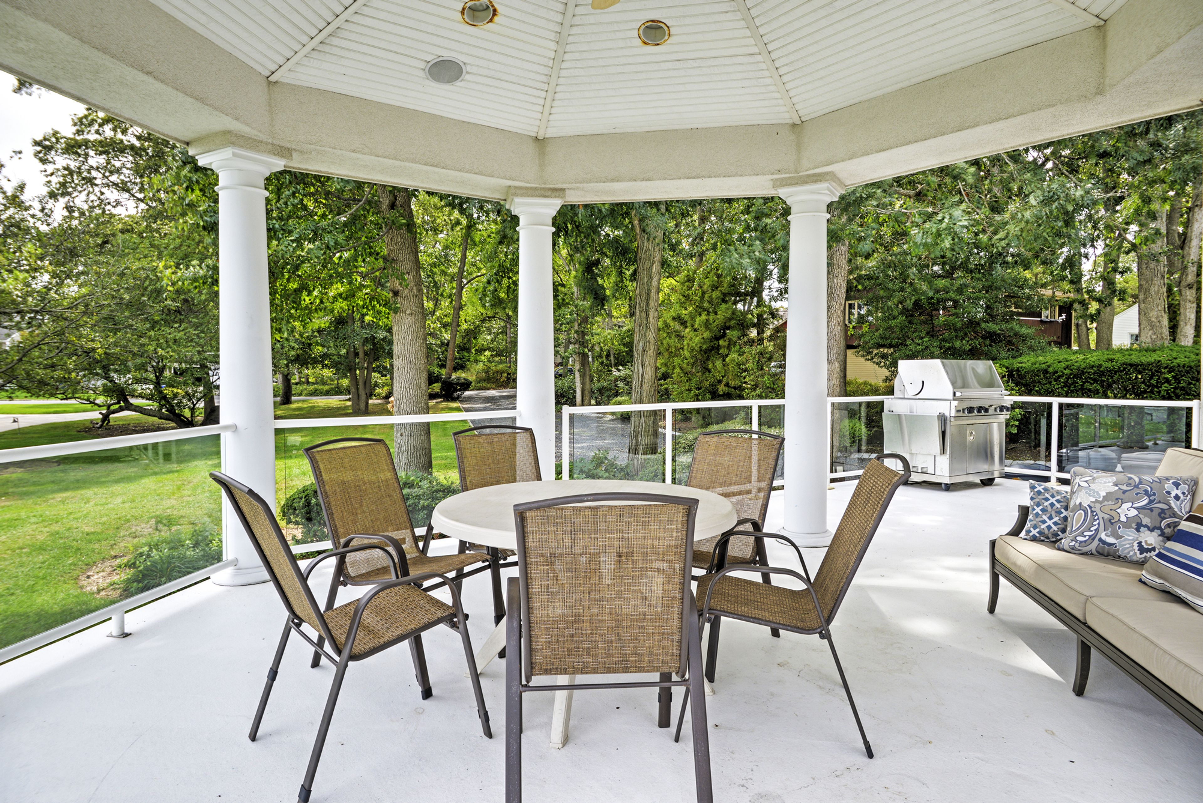 Wraparound Porch | Gas Grill