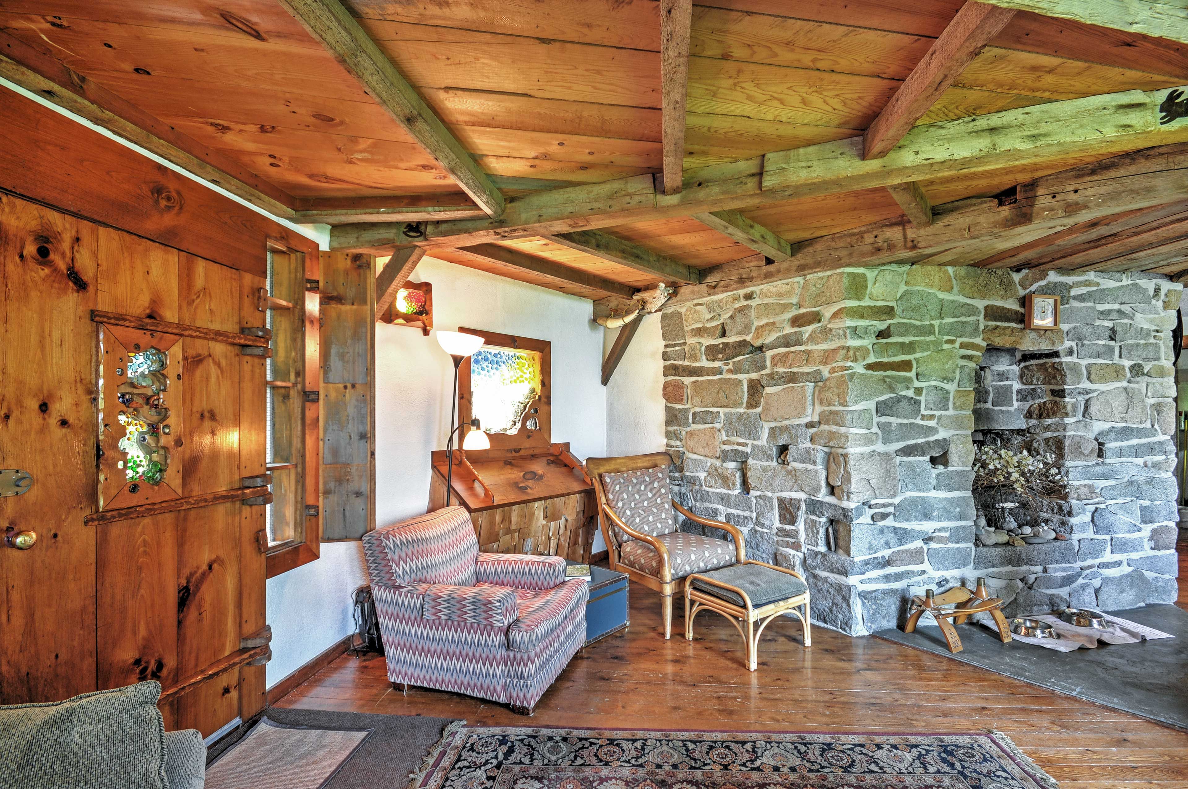 Living Room | Decorative Fireplace