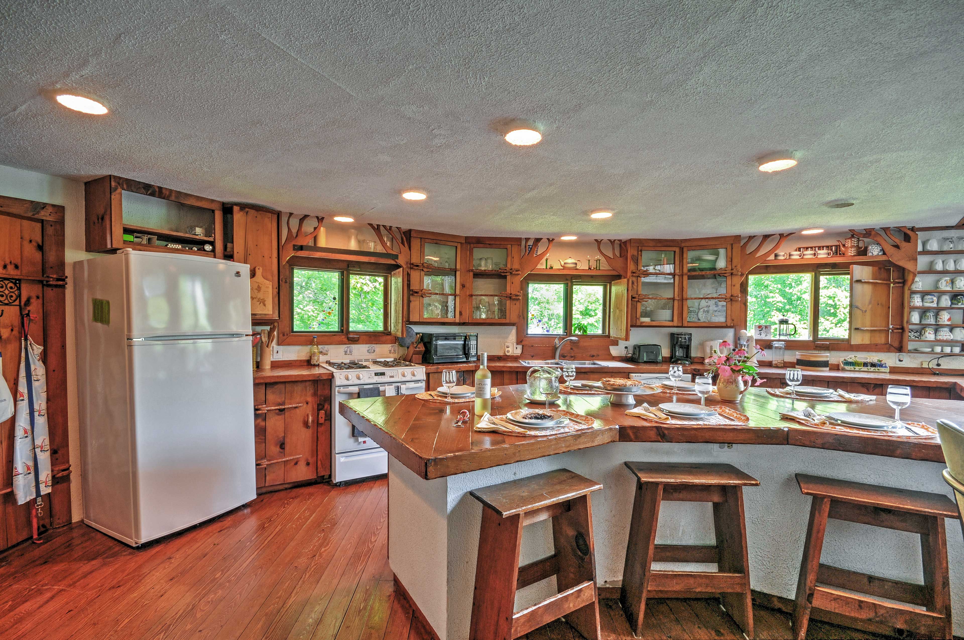 Fully Equipped Kitchen | Cooking Basics | Drip Coffee Maker | Toaster