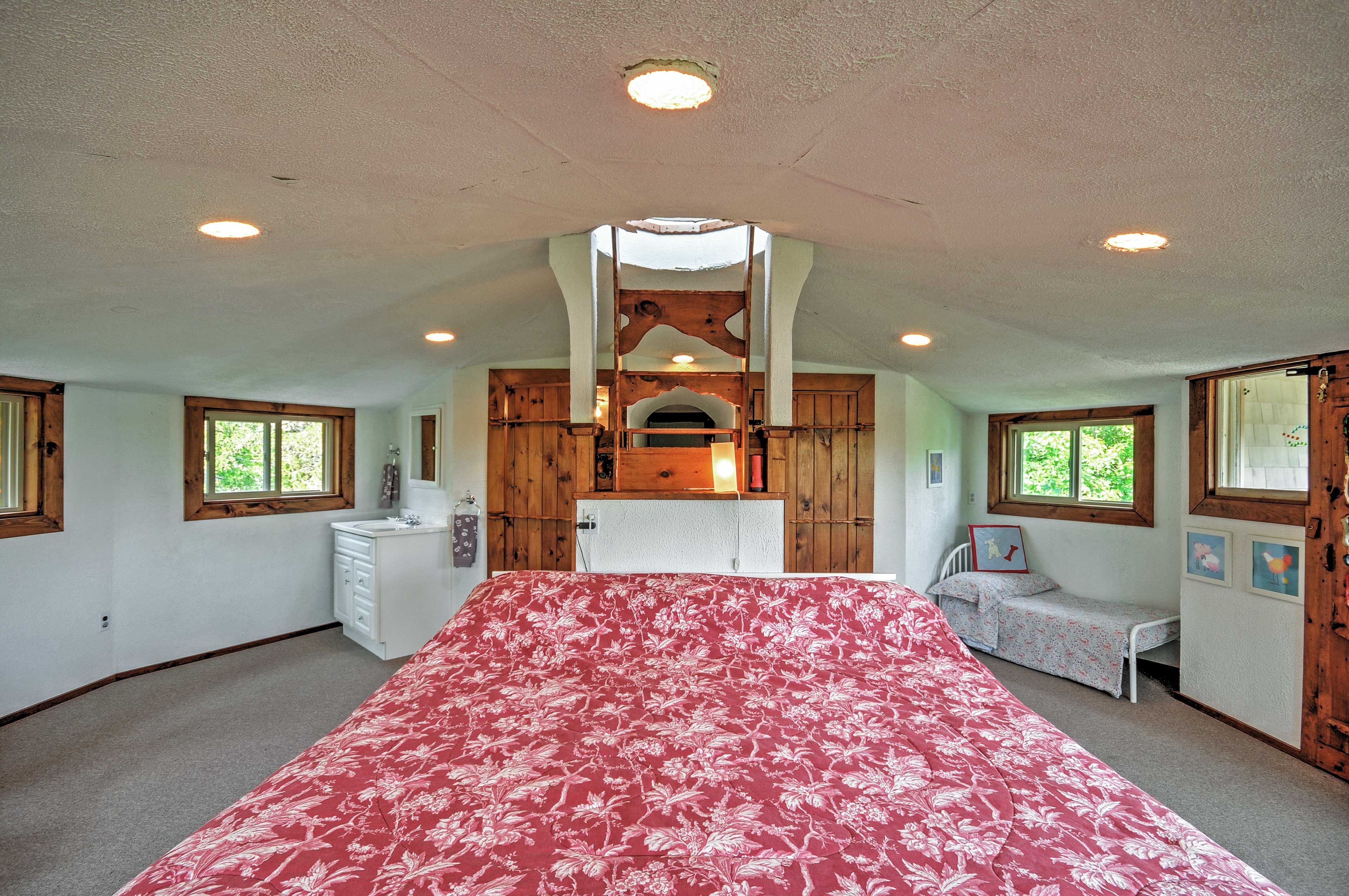 Bedroom 1 | Linens Provided