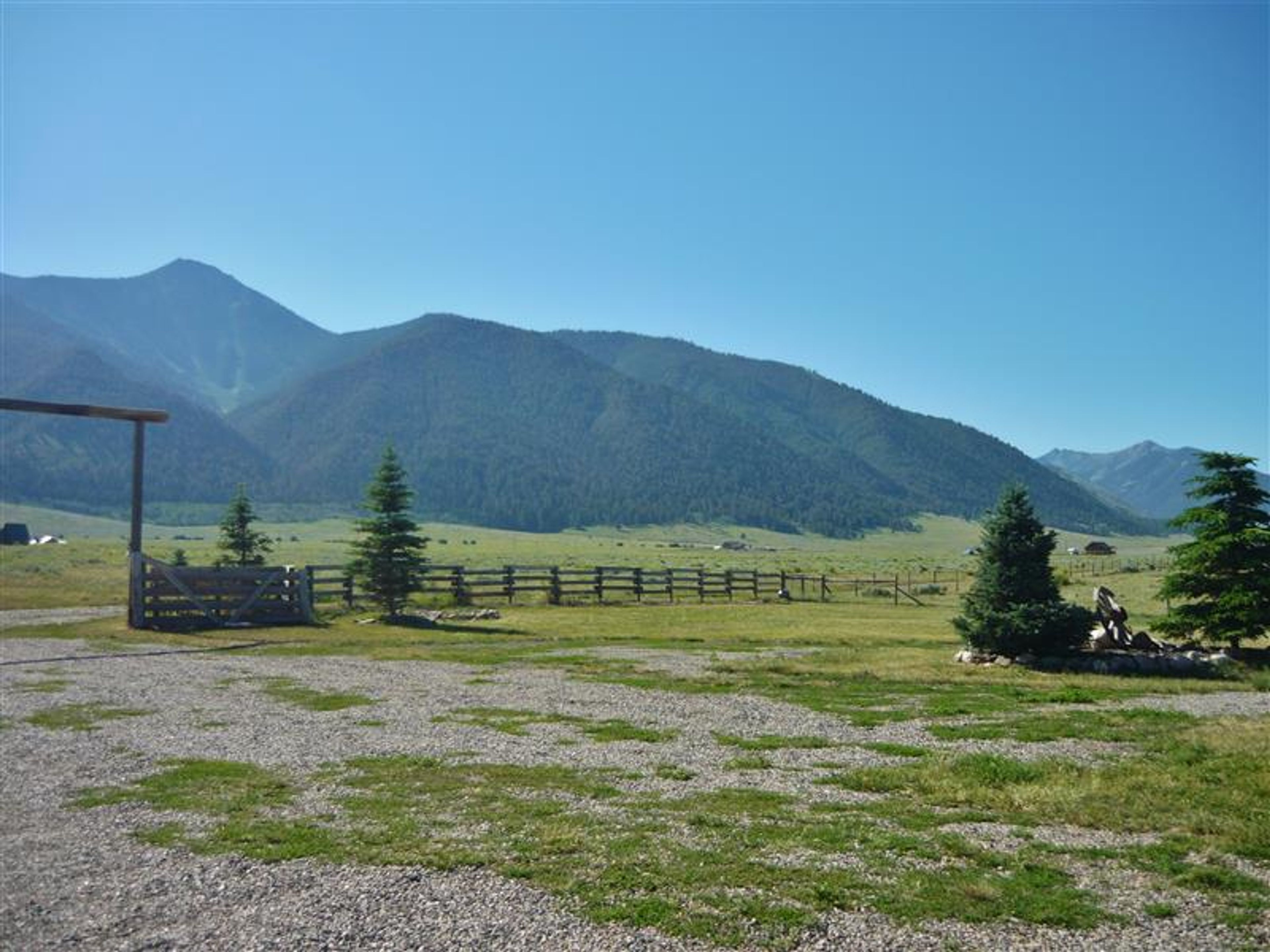 Private Yard | Mountain Views