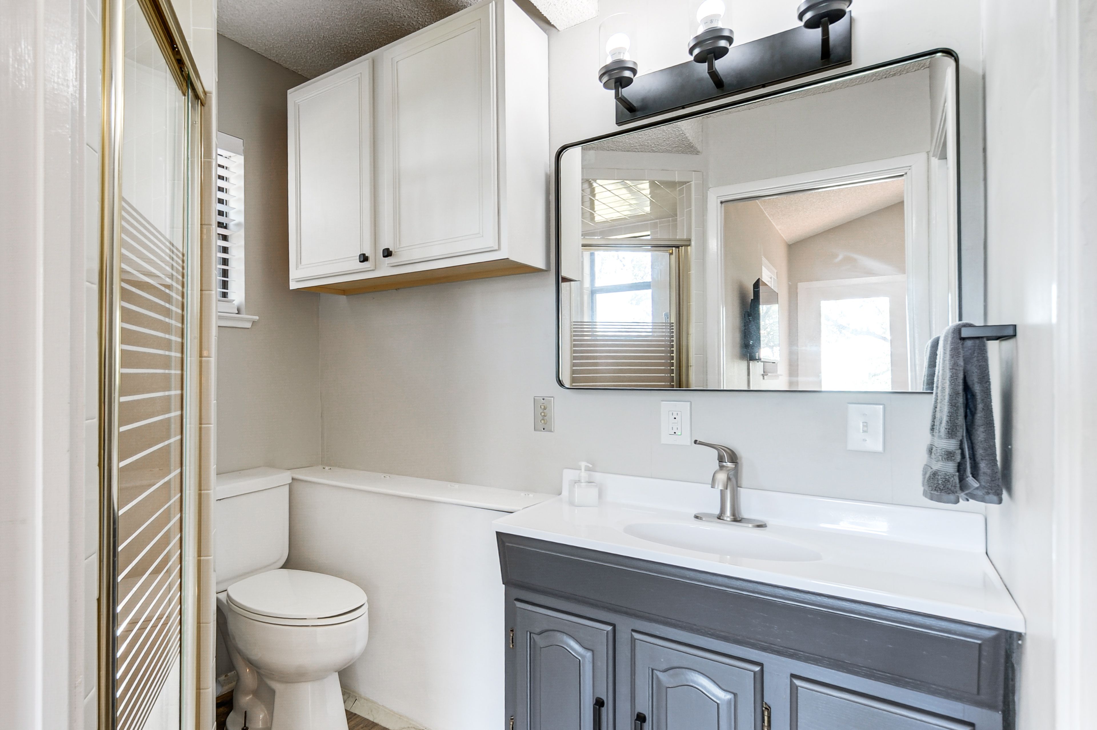 En-Suite Bathroom | Towels Provided