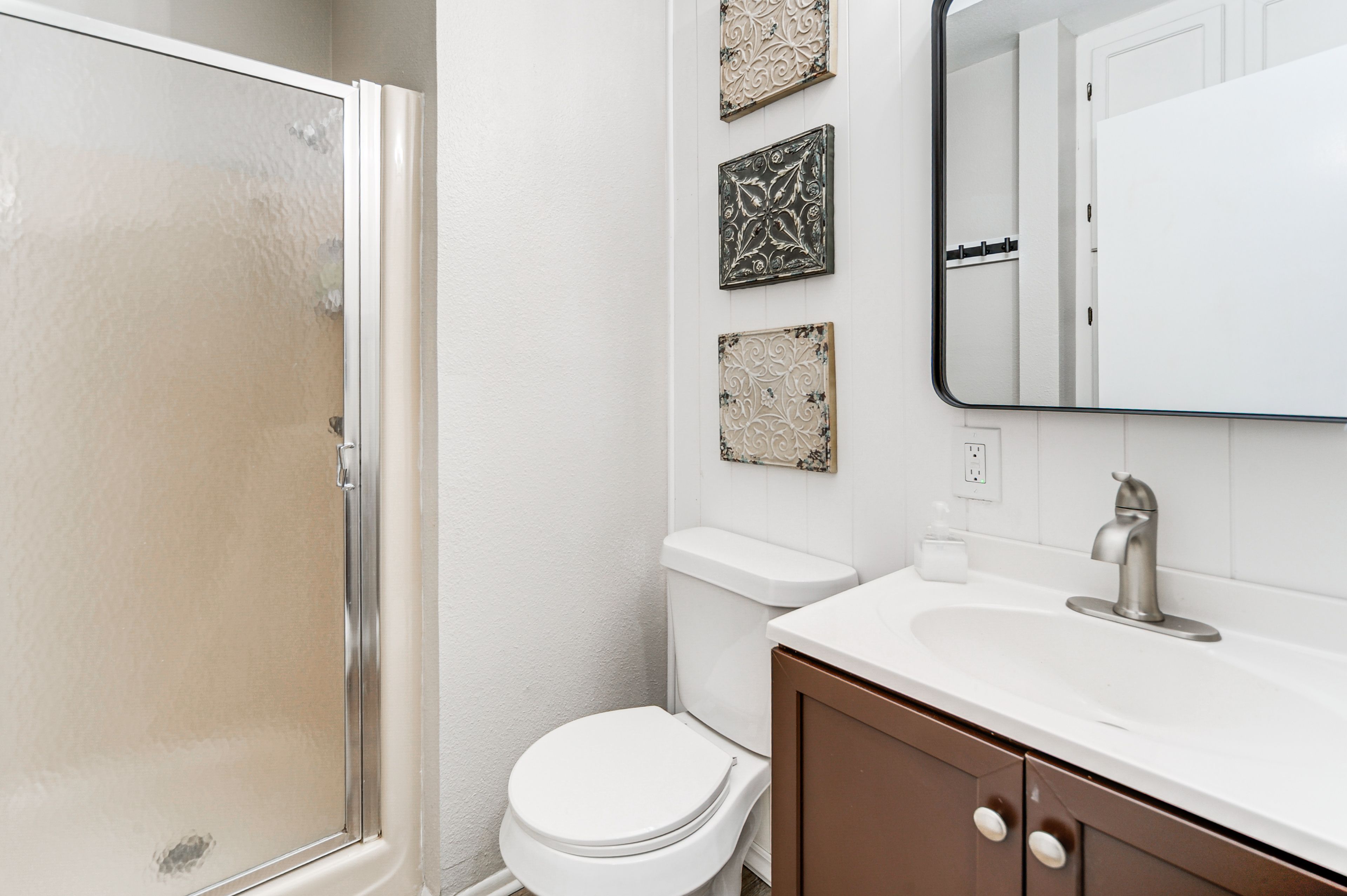 Full Bathroom | Towels Provided