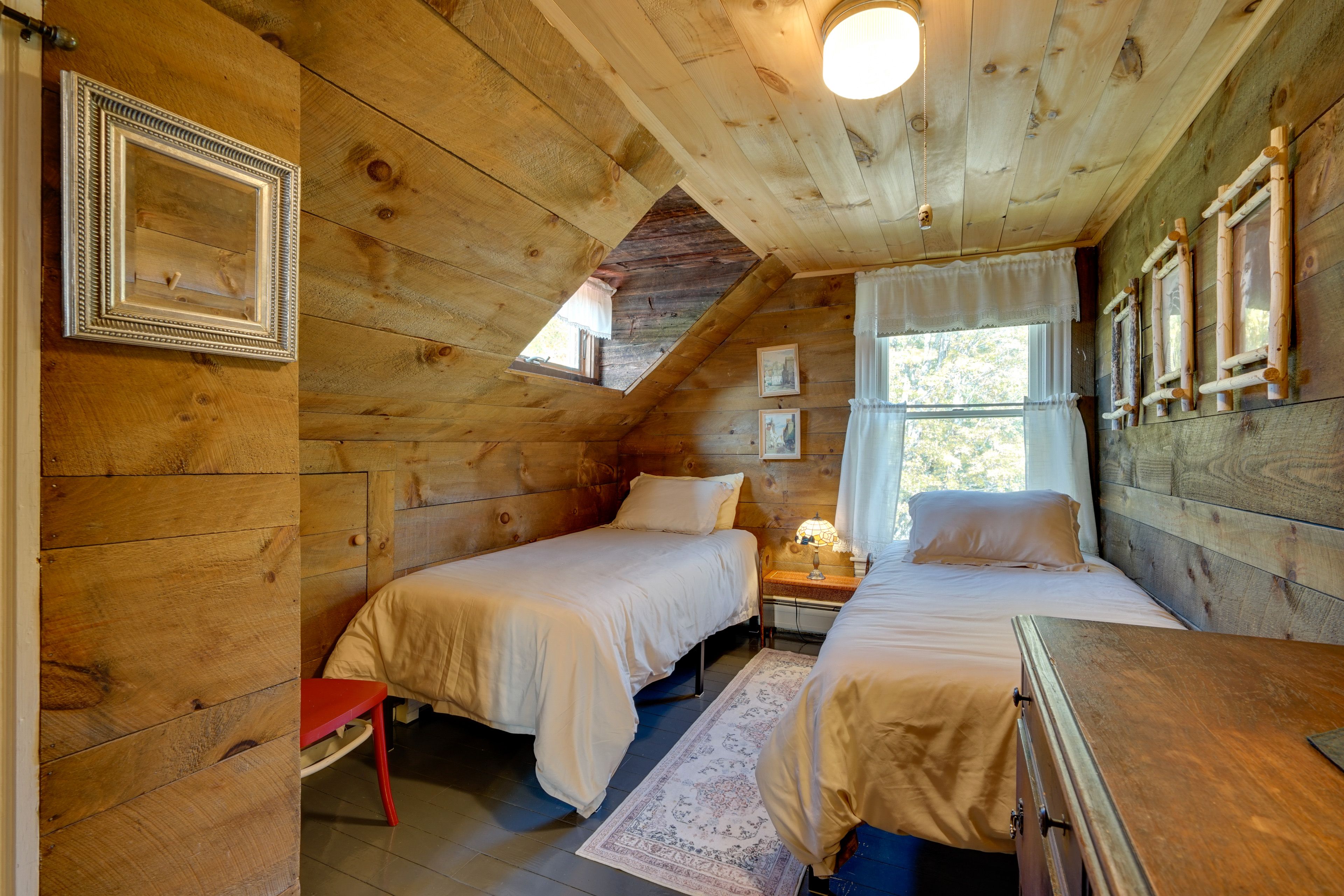 Bedroom 3 | 2 Twin Beds | 2nd Floor