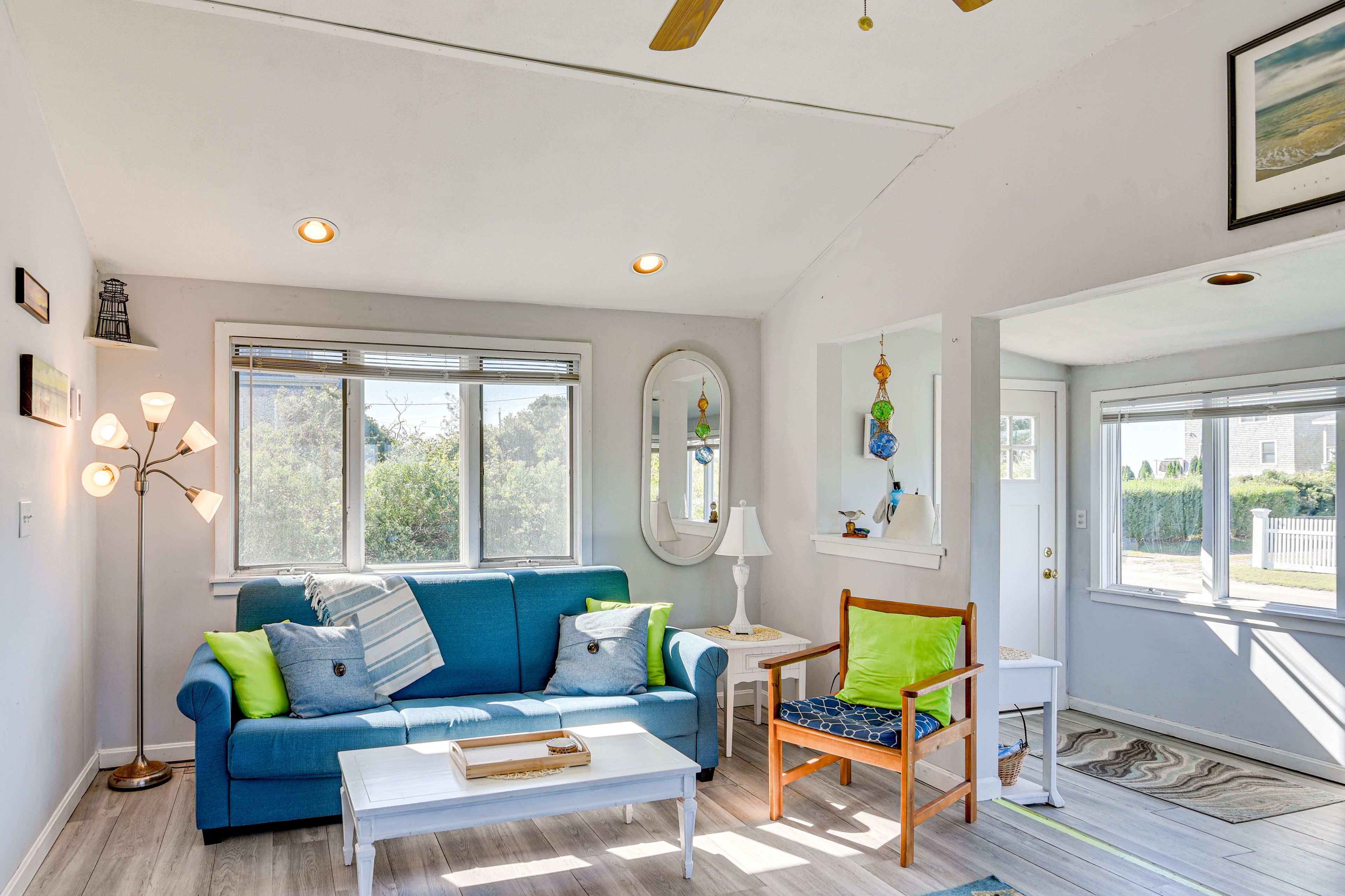 Living Room | Free WiFi | Cable TV