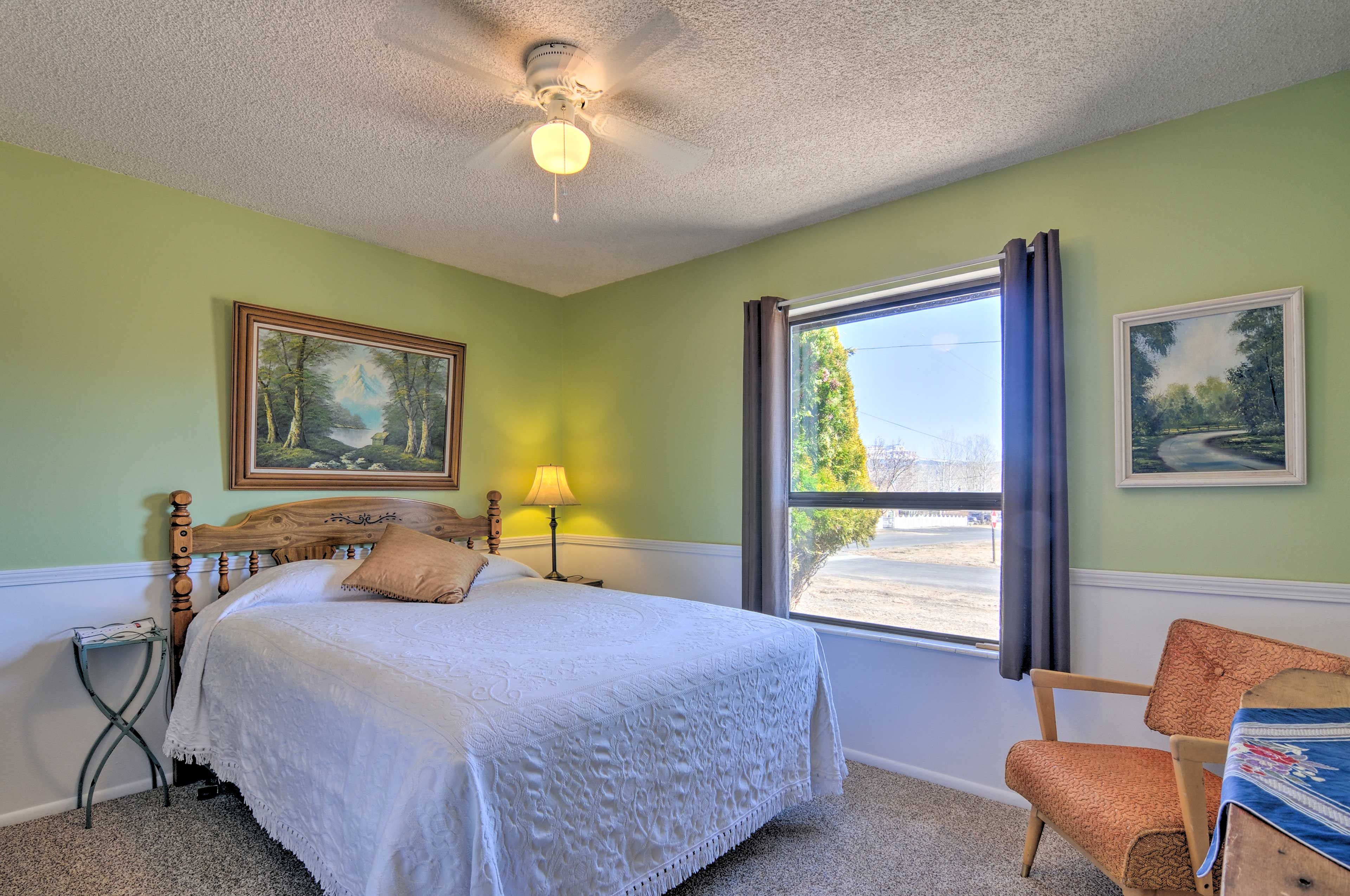 Bedroom 2 | Main Floor | Queen Bed