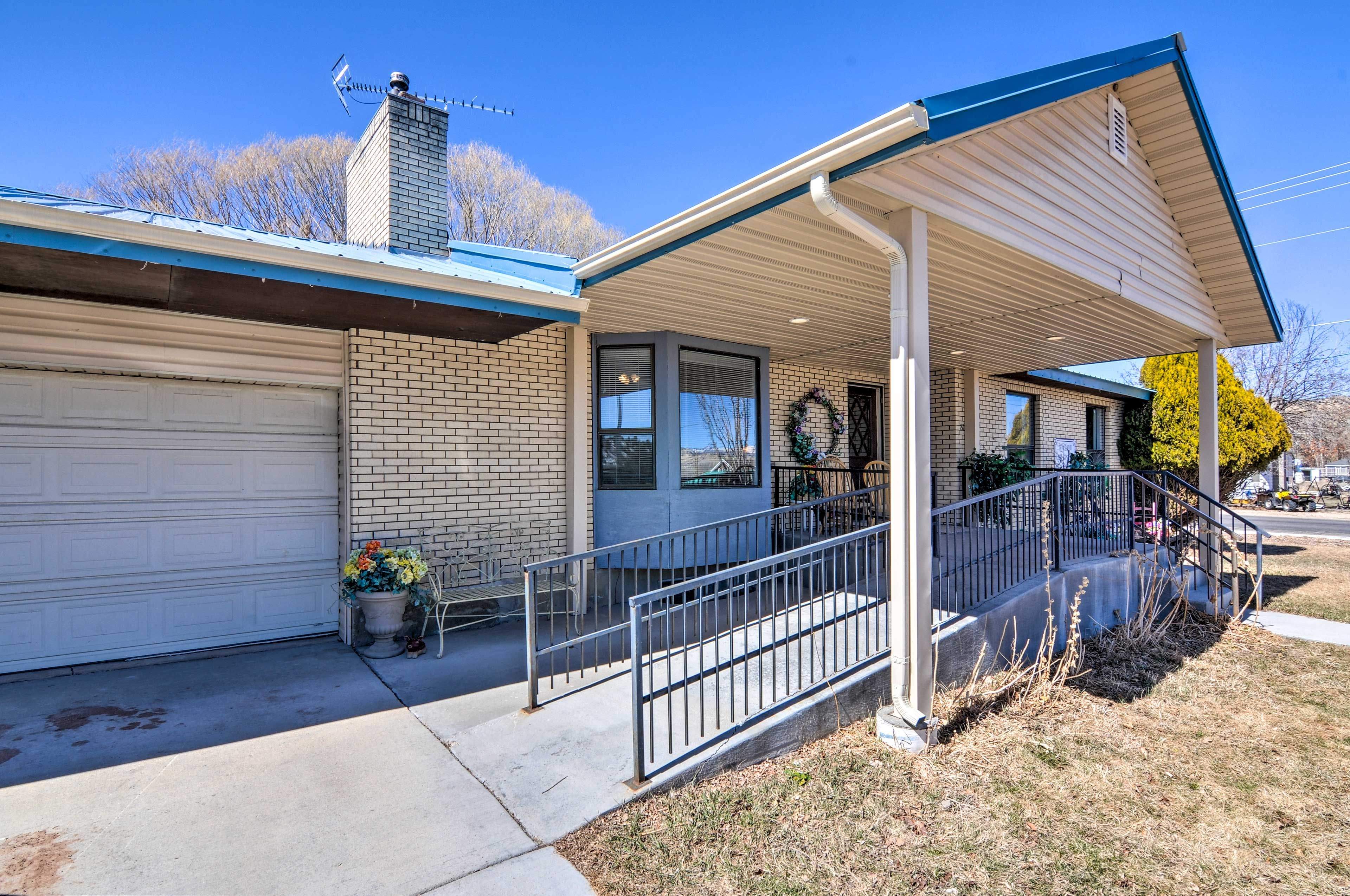 Home Exterior | Driveway Parking (2 Vehicles)